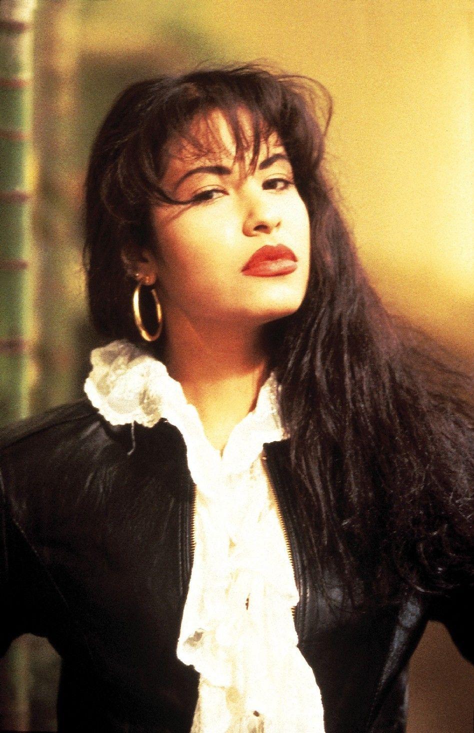 948x1464 WowWIE List : Remembering Selena Quintanilla Perez