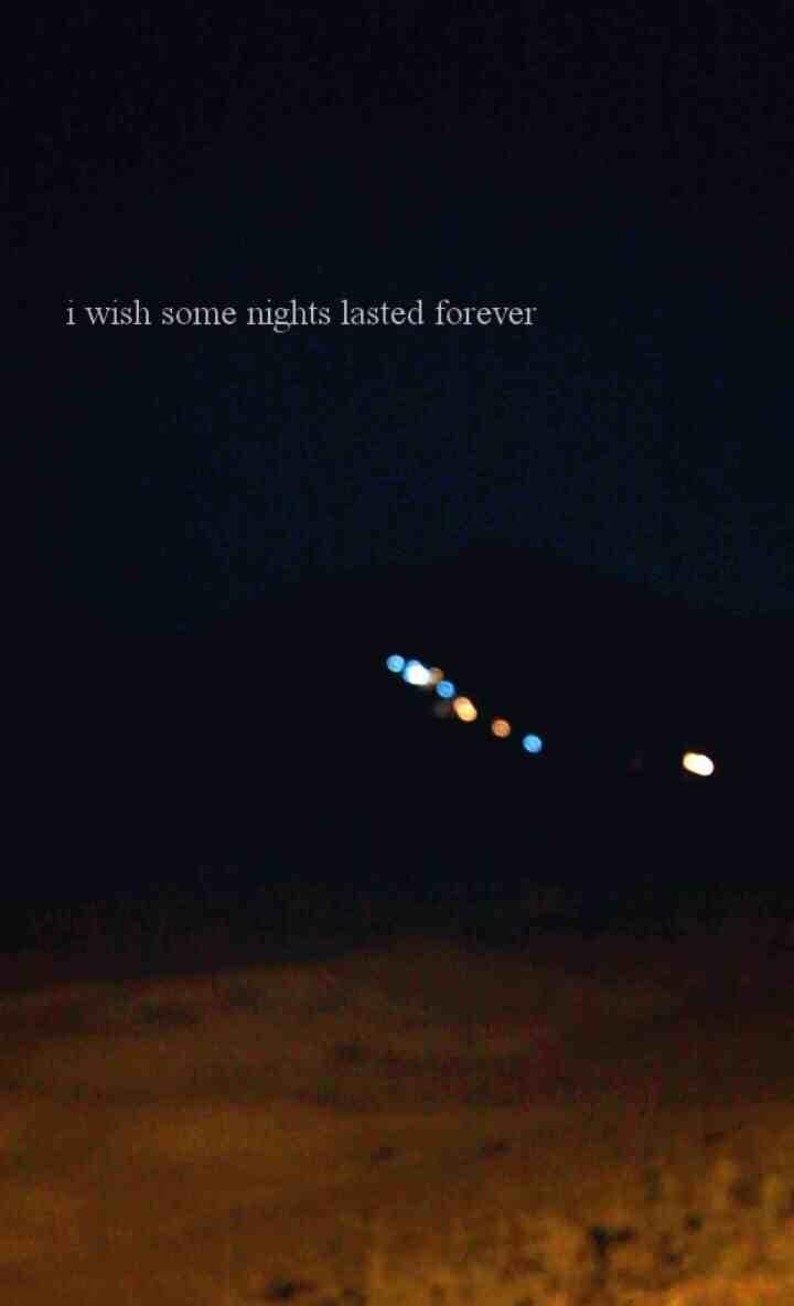 720x1184 Edgy Vintage Grunge Aesthetic Wallpaper