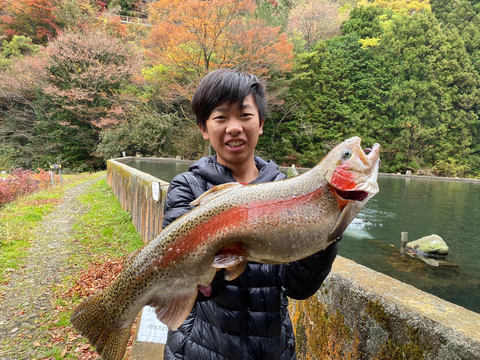 1600x1200 caught a big rainbow trout in japan :)