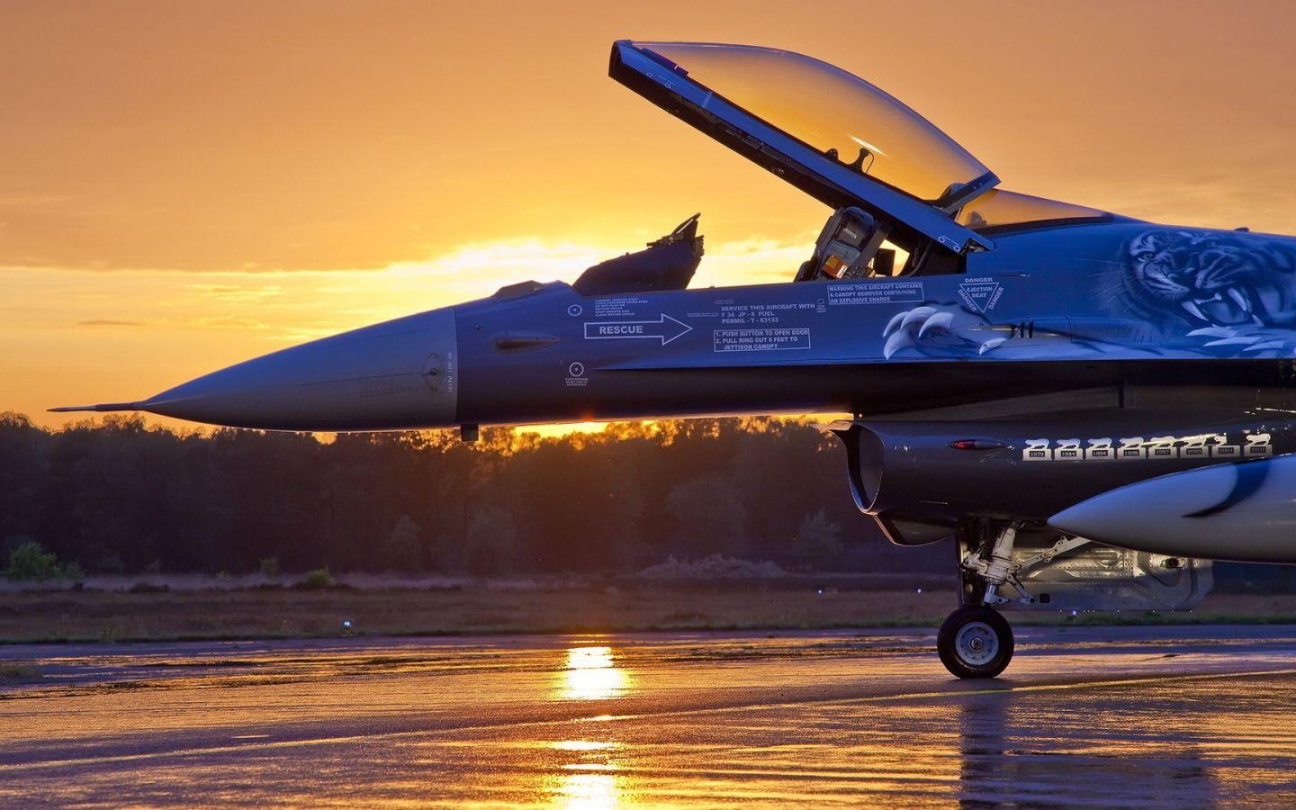 1440x900 Open cockpit of a military aircraft Desktop wallpaper 1440x900