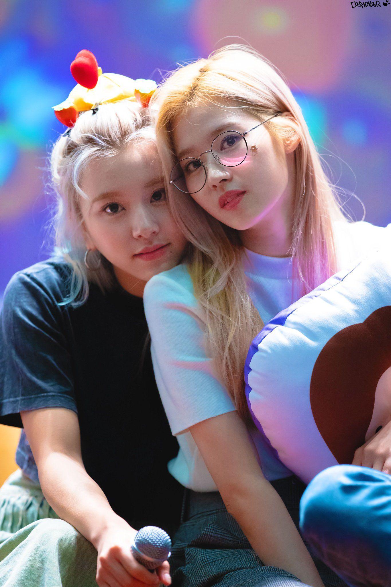 1365x2048 Chaeyoung and Sana (JYP Ent) Wallpaper