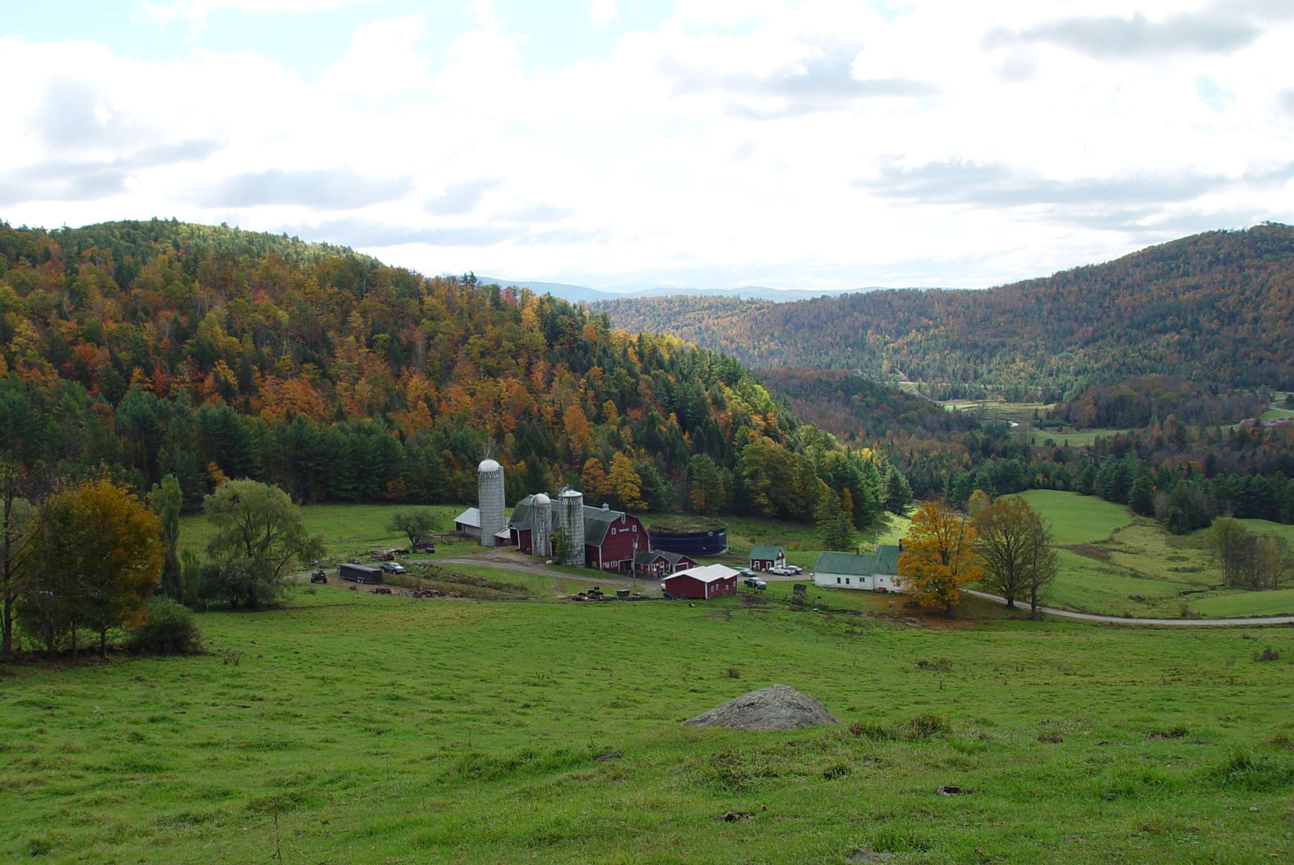 2560x1712 fall foliage, farm, green mountains, mountains, northeast kingdom