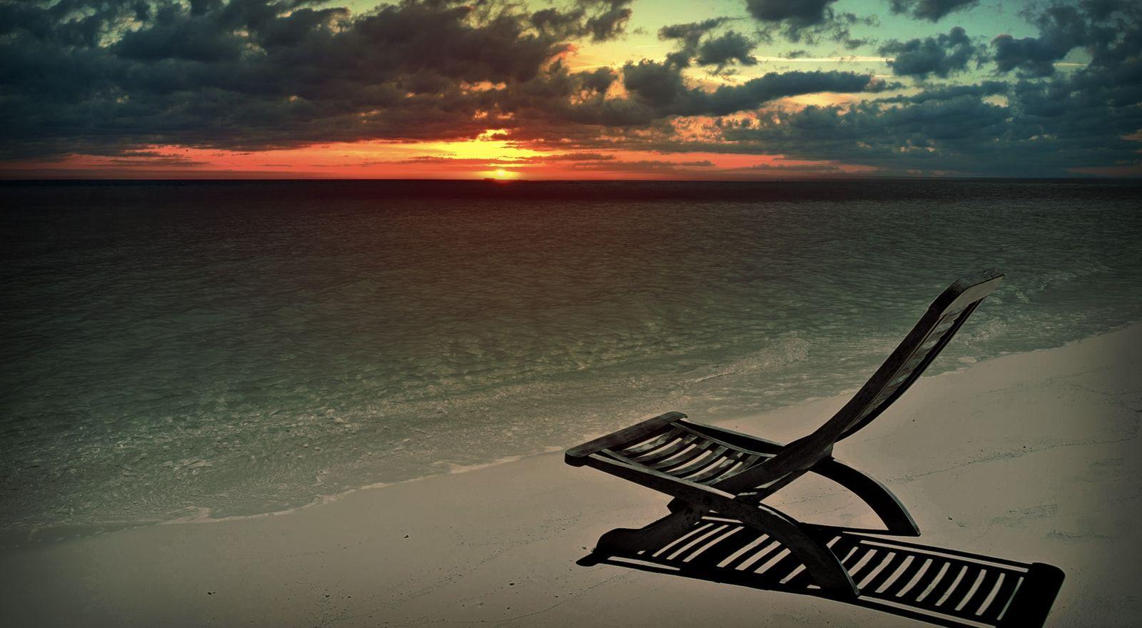 1600x880 Ultra HD Chill Wallpaper For PC Desktop Background