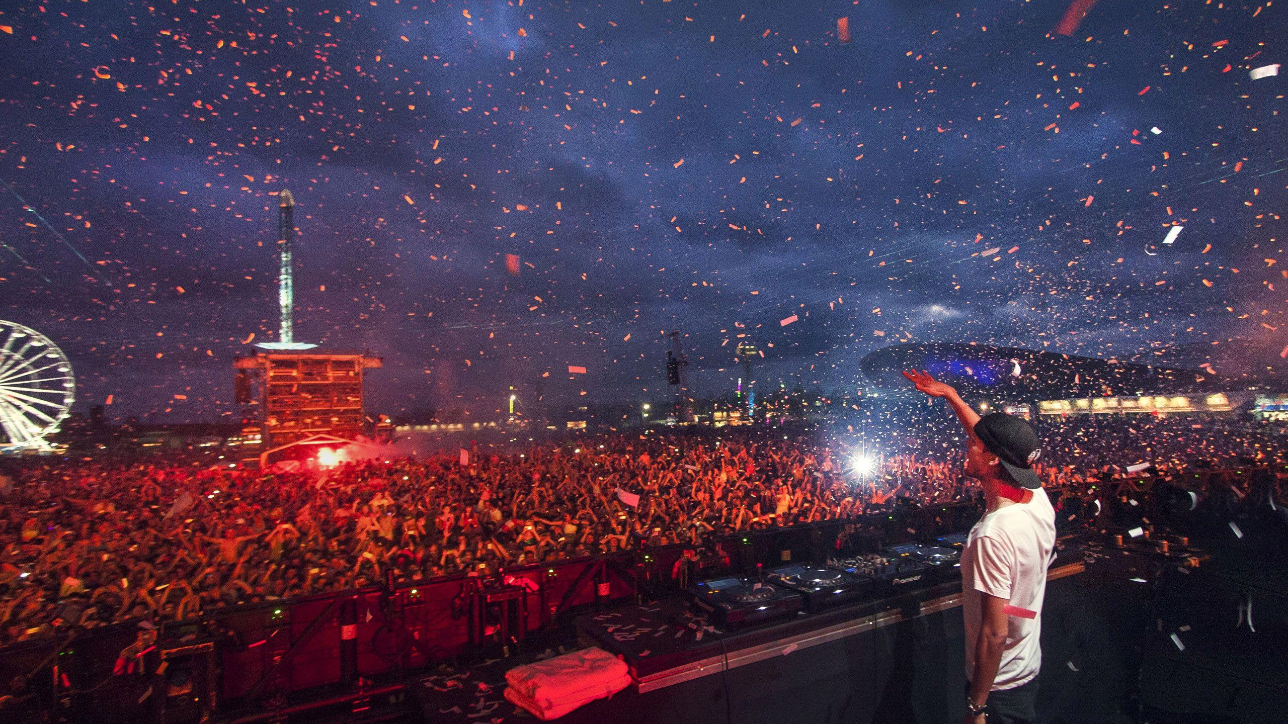 2560x1440 Avicii Concert Wallpaper In Concert HD Wallpaper