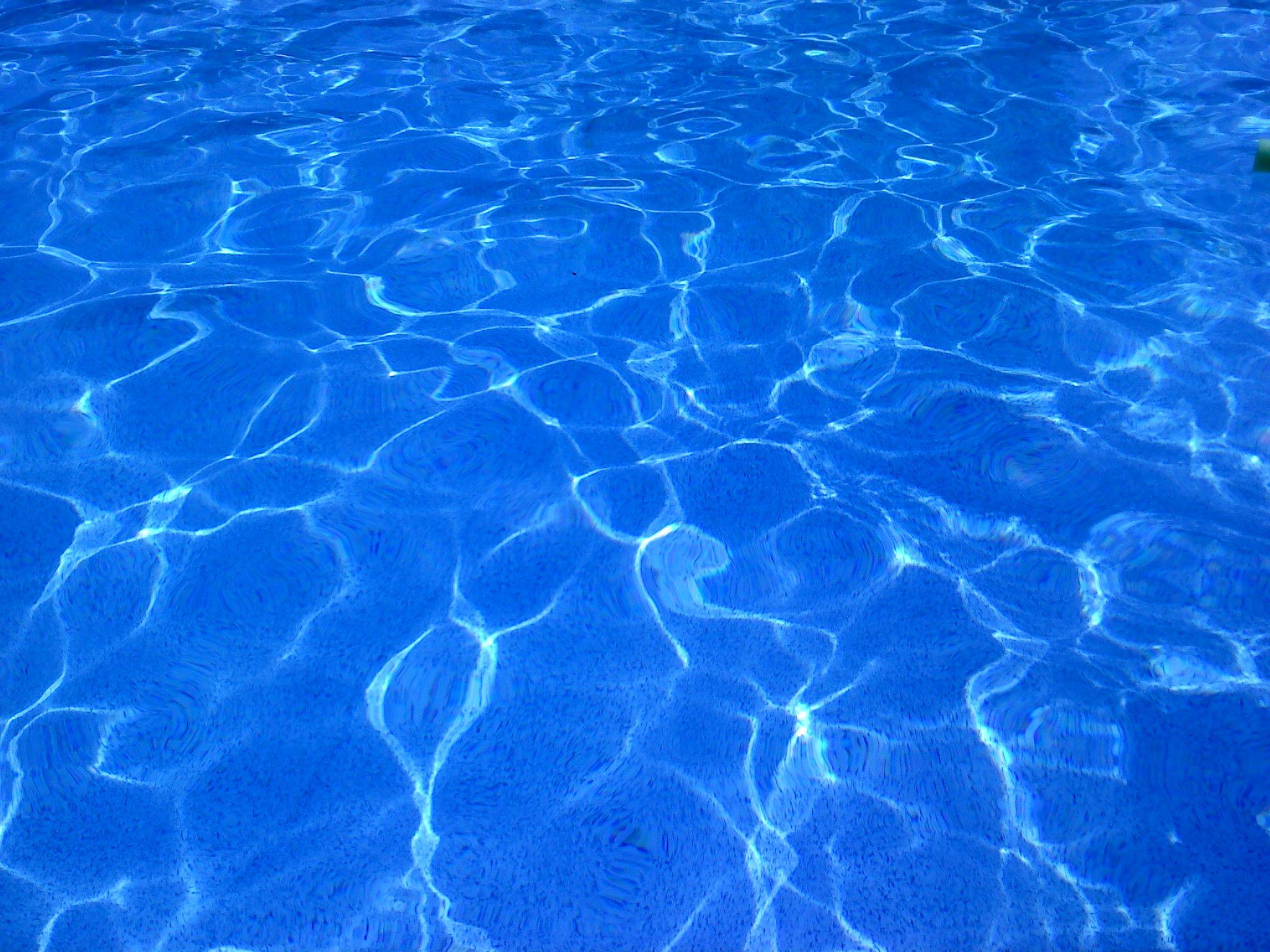 2048x1536 Pool Water Wallpaper