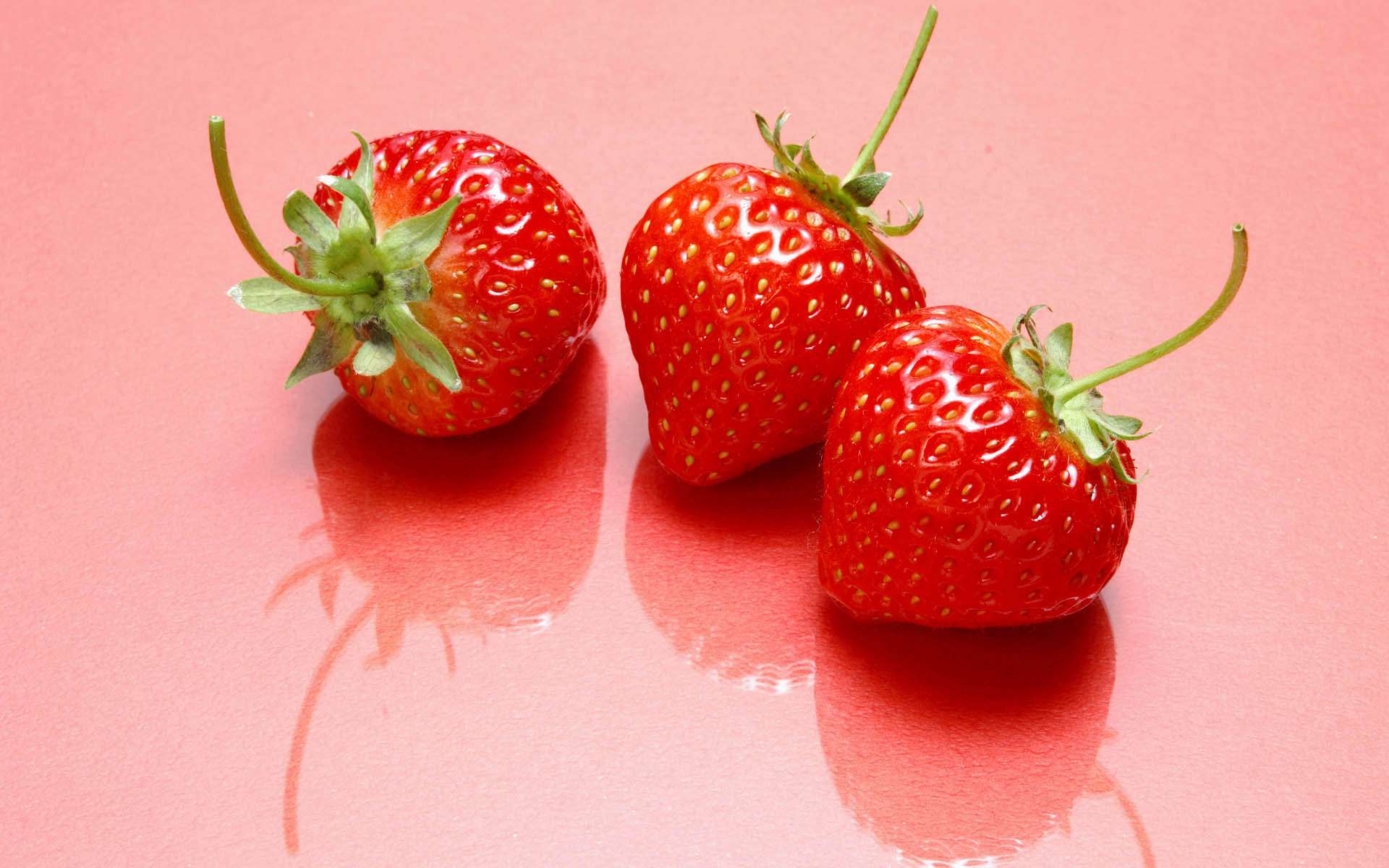 1920x1200 Strawberry Wallpaper