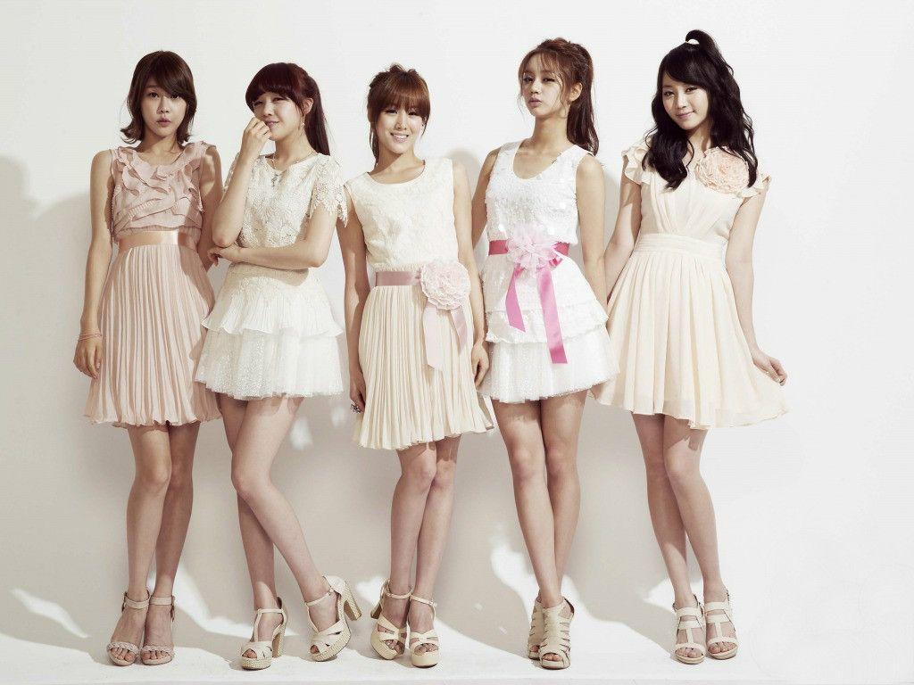 1024x768 Korean Girl Wallpaper