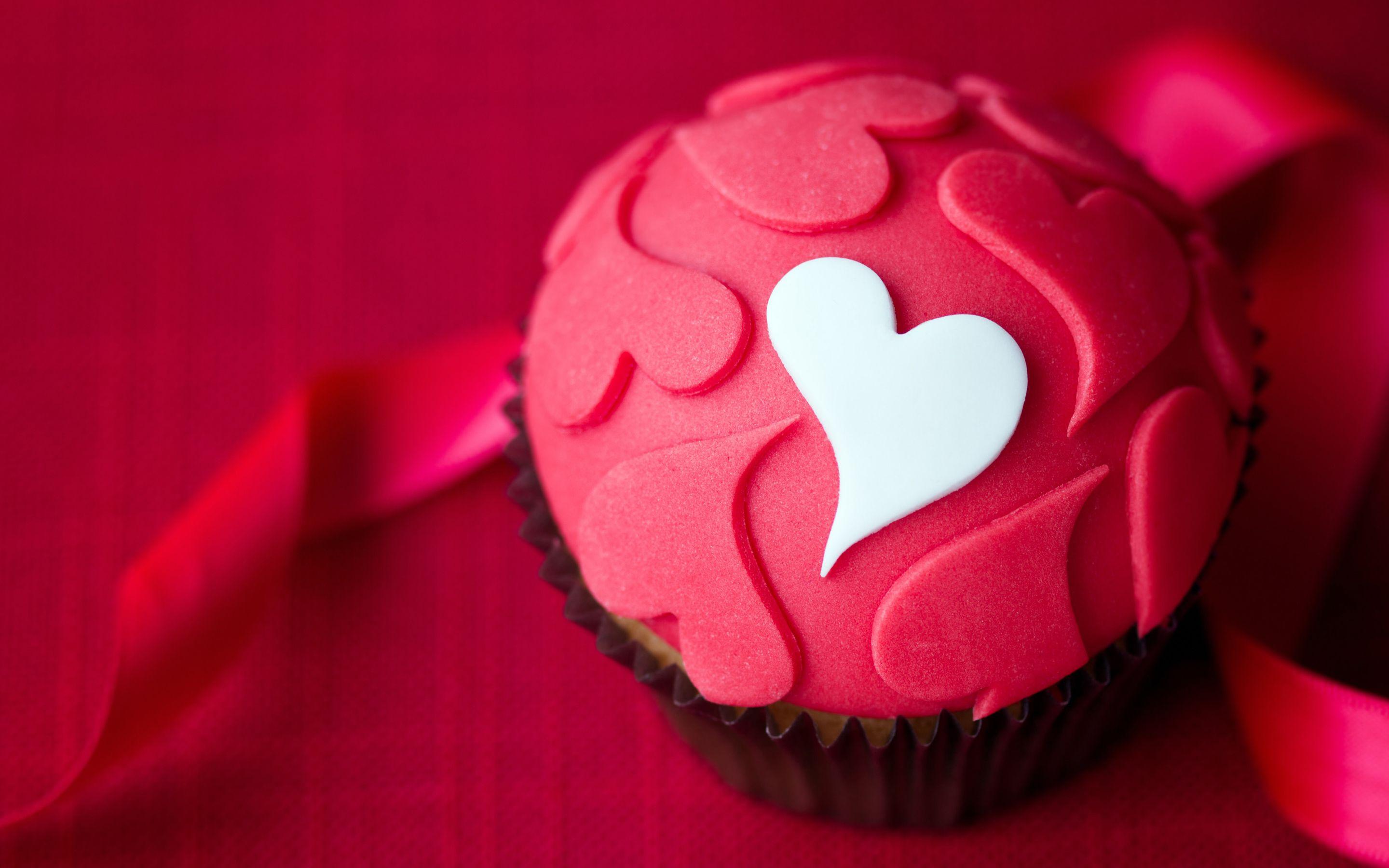 2880x1800 Love Cupcake Wallpaper