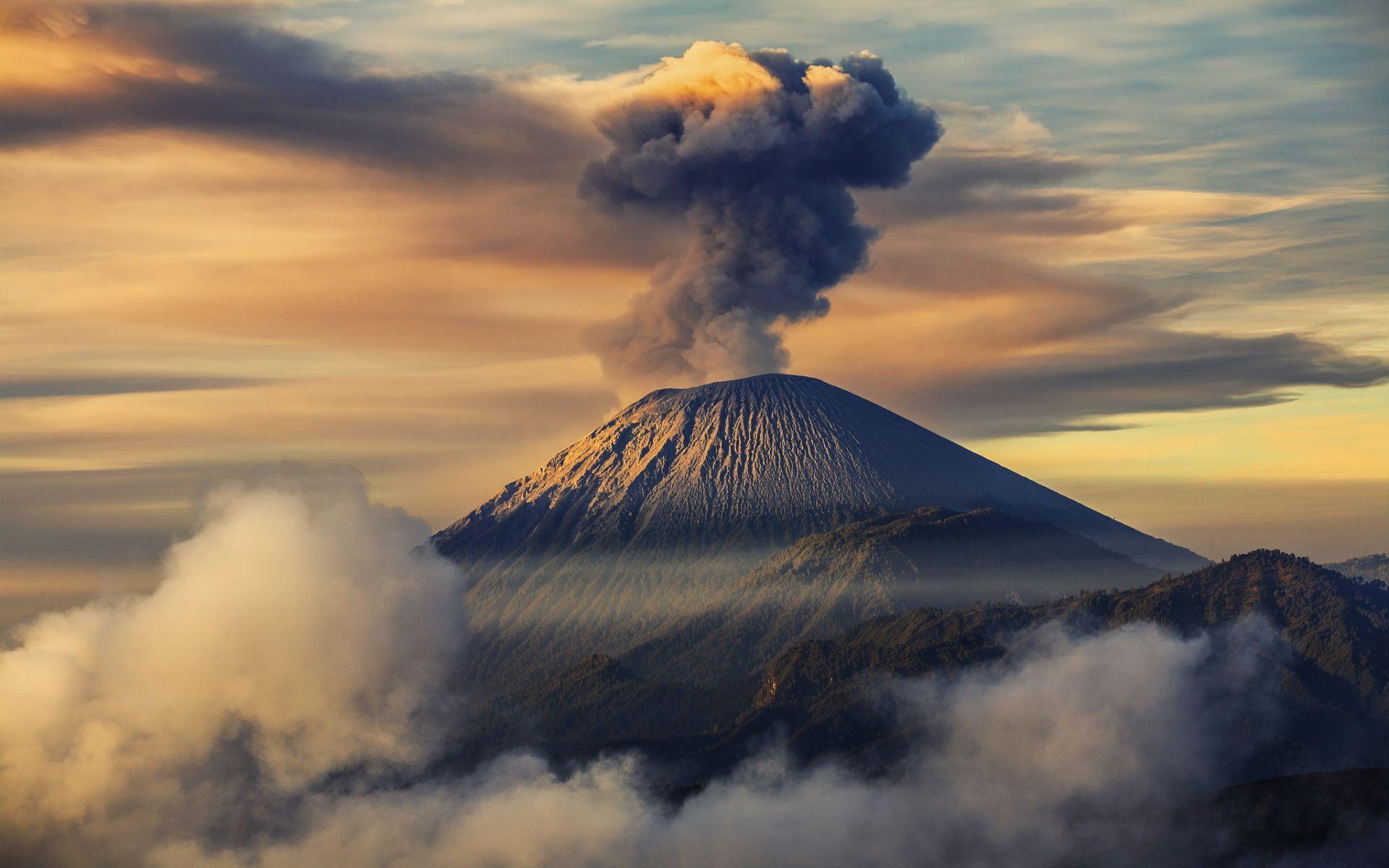 1920x1200 Mount semeru indonesia wallpaperx1200
