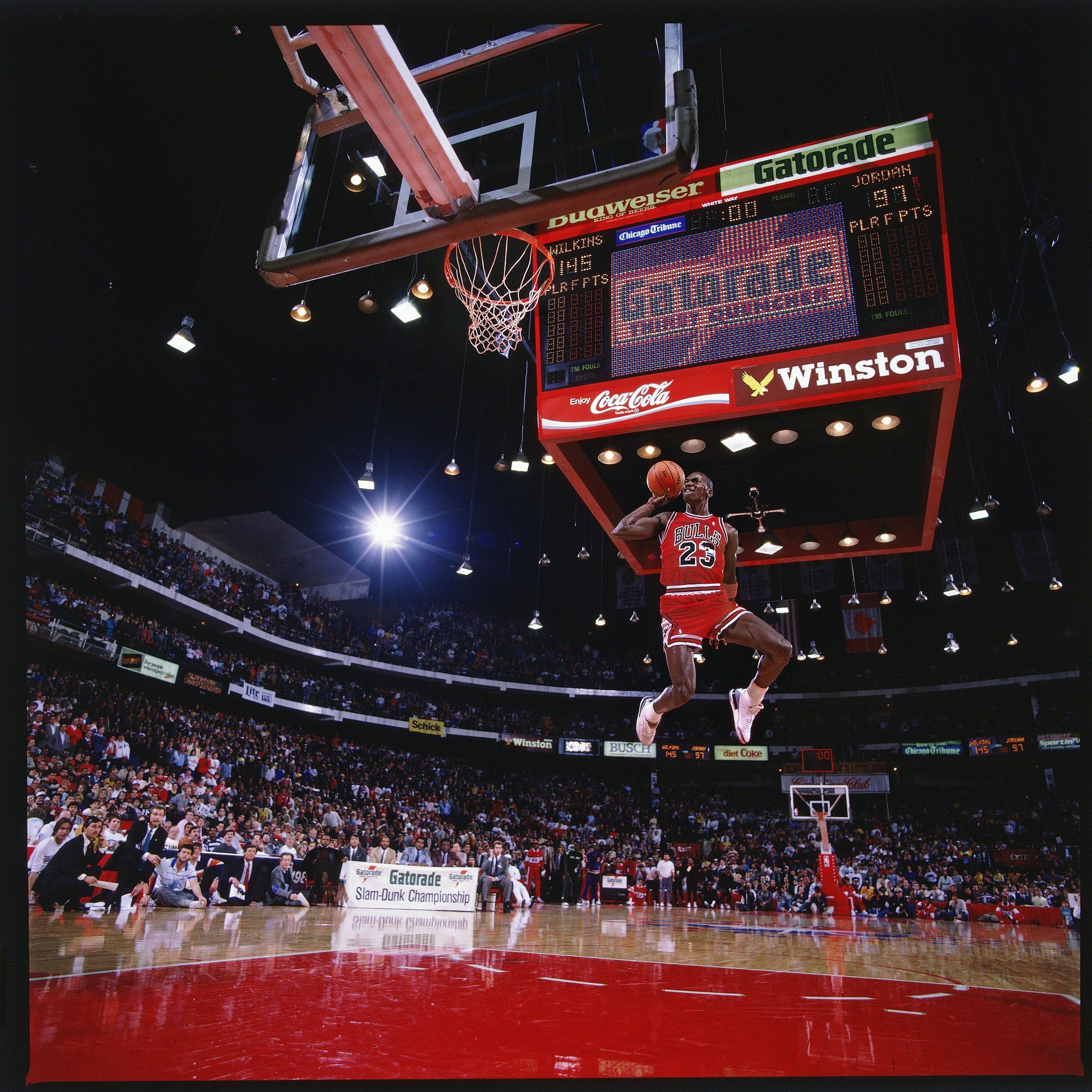 2898x2898 Michael Jordan dunk contest photo explained