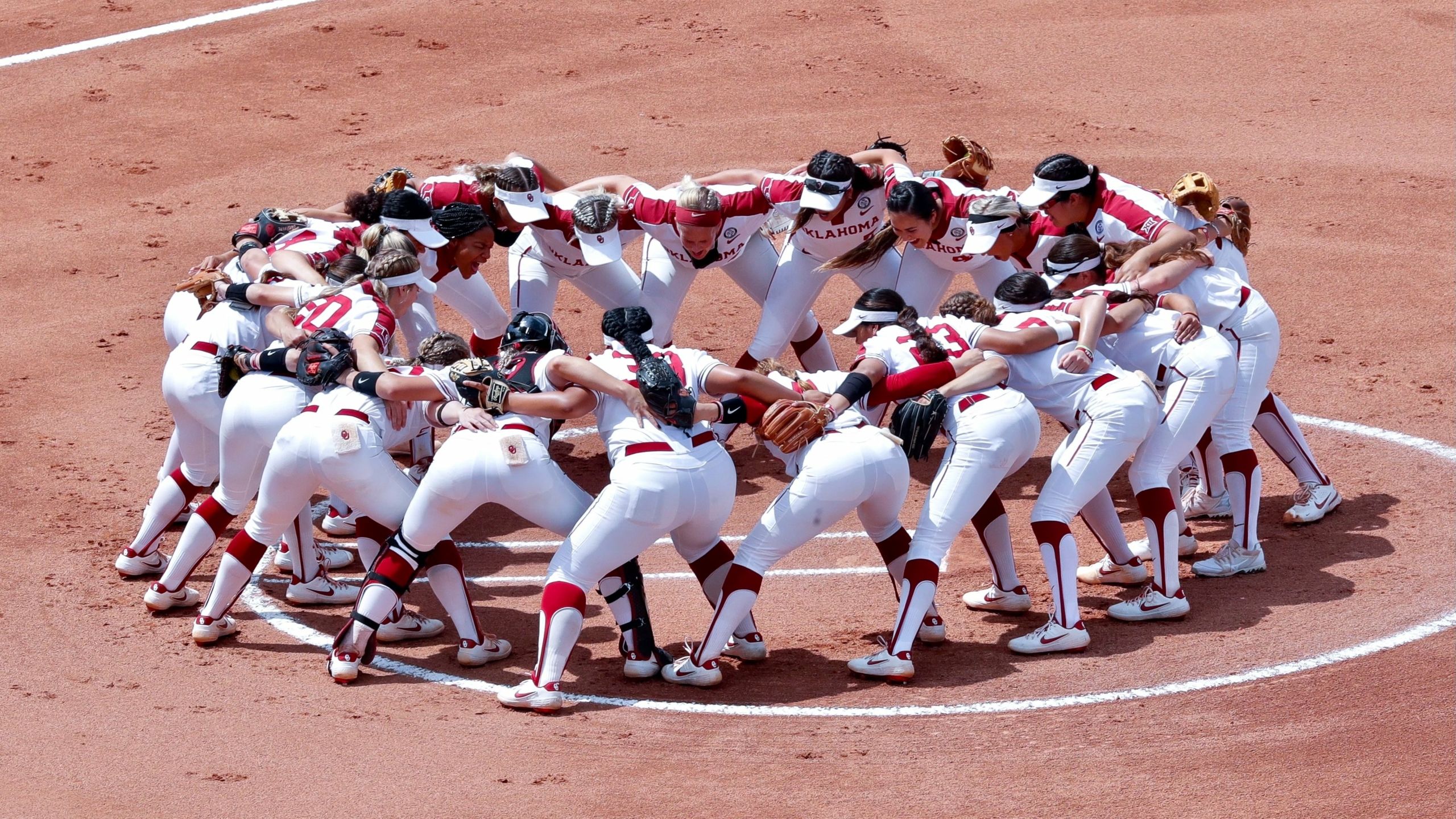 2560x1440 OU Softball Wallpaper