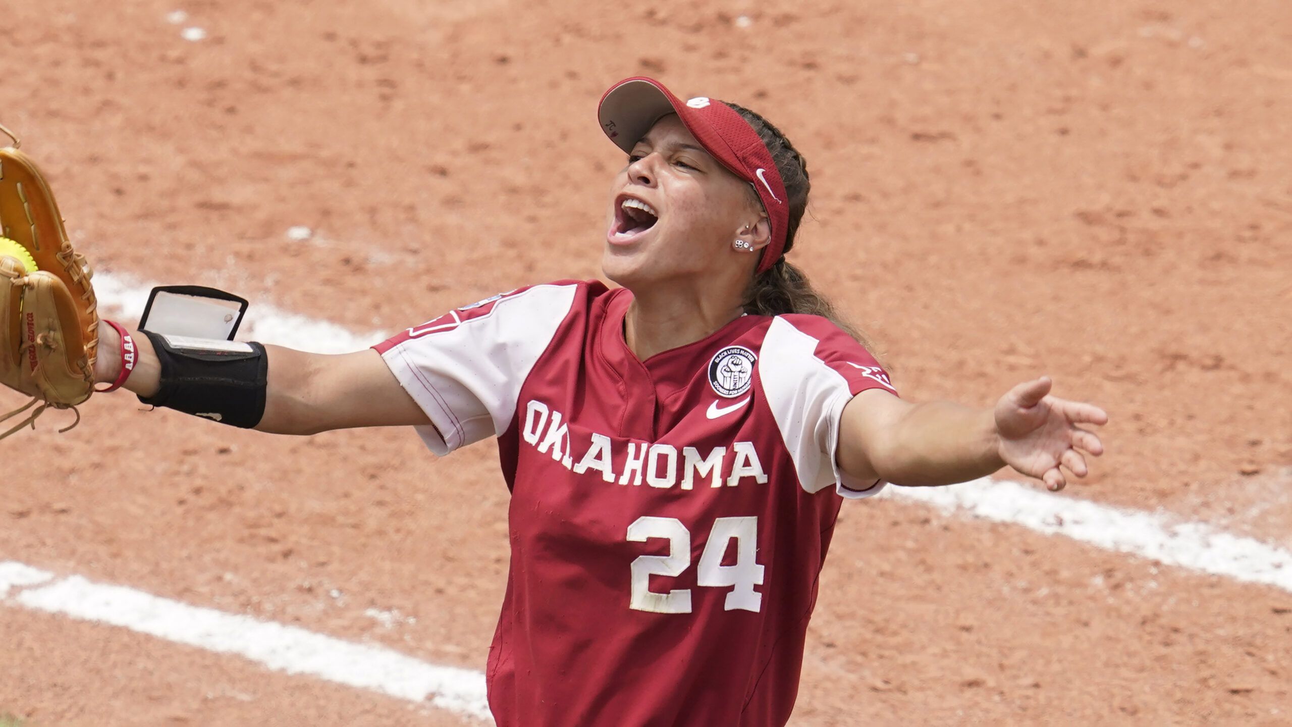 2560x1440 Jayda Coleman Recaps OU Softball's Dominant Weekend at the Mary Nutter Collegiate Classic with Eddie and Ryan on The Franchise Morning Show in This Week's Sooner Review Presented