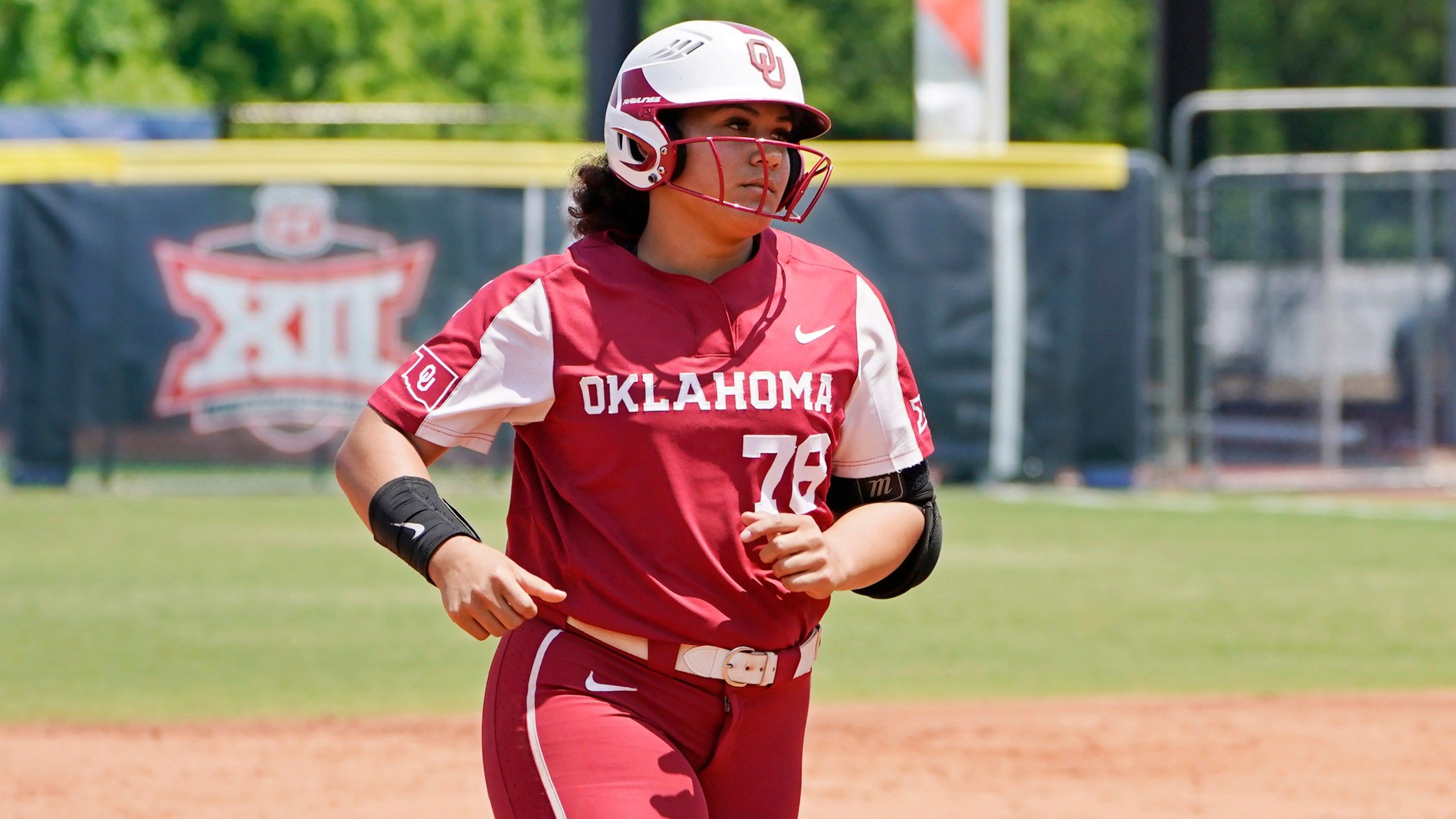 2560x1440 Jocelyn Alo leads Oklahoma to another WCWS appearance