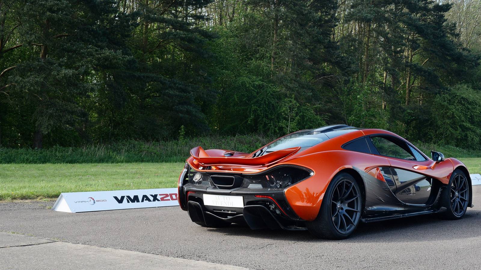 1600x900 The Hypercar Holy Trinity 200mph Challenge