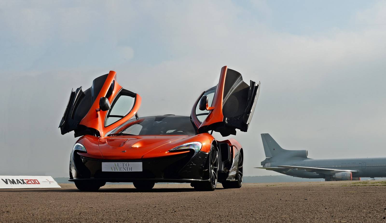 1600x927 The Hypercar Holy Trinity 200mph Challenge