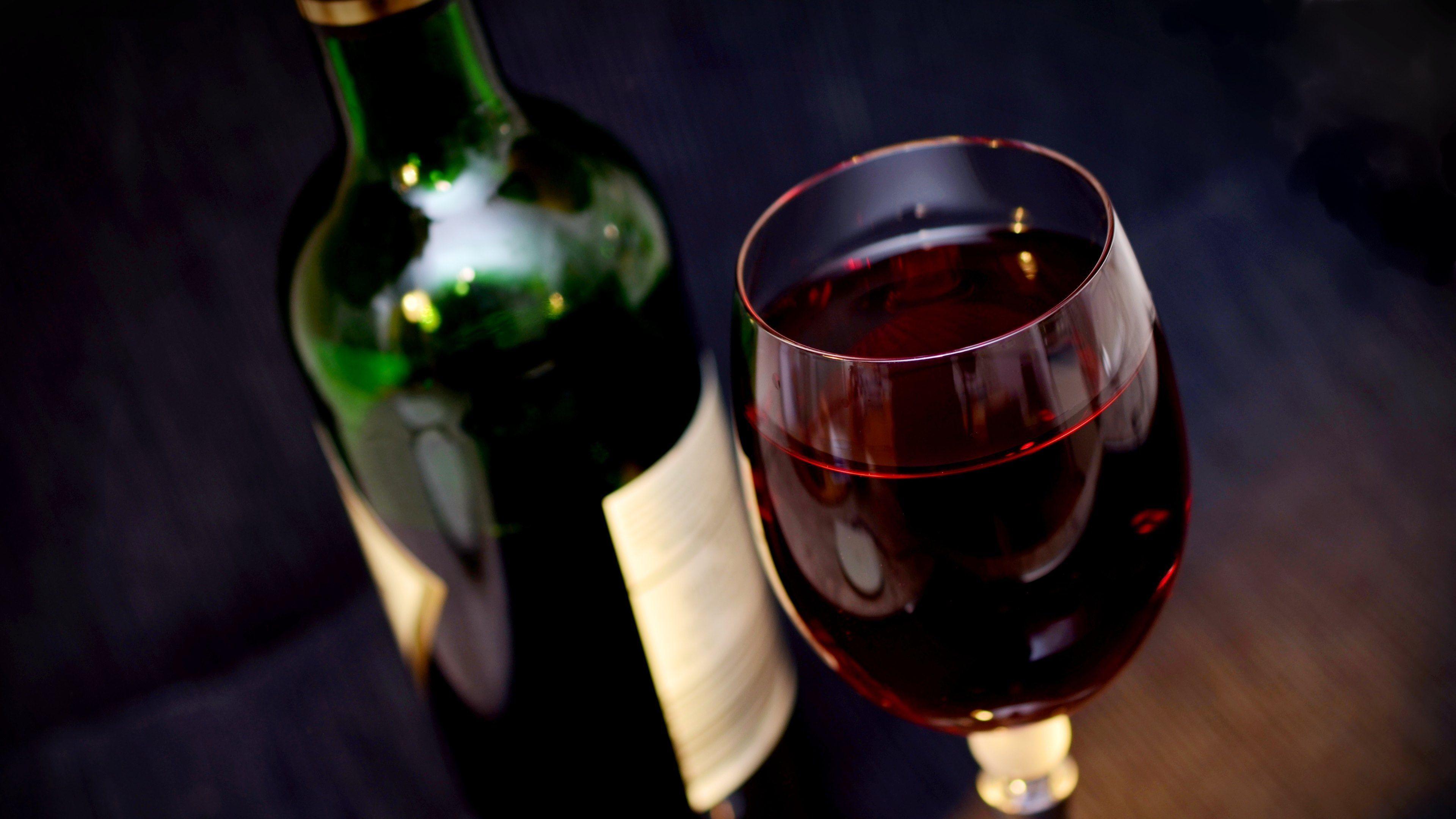 3840x2160 Drinking Wallpaper