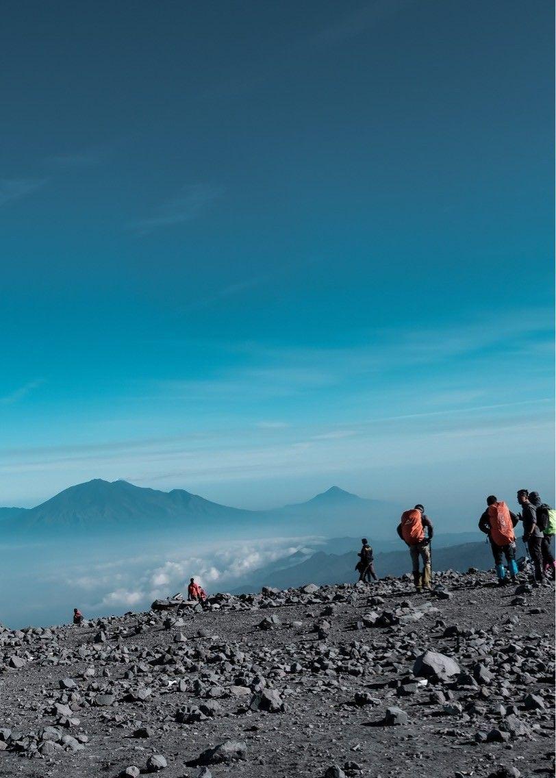 812x1136 Atap pulau jawa #mahameru #semeru #semerumountain. Perjalanan pertualangan, Fotografi perjalanan, Pemandangan