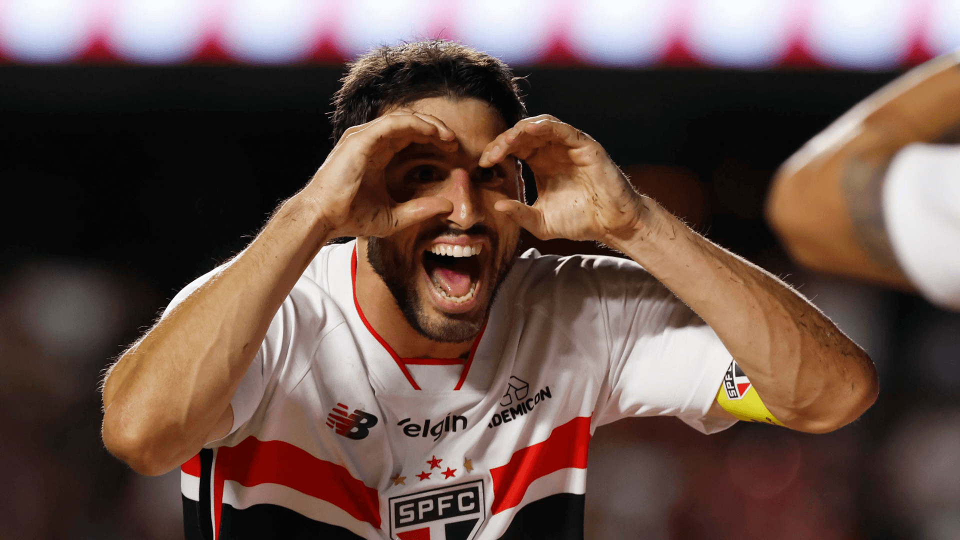 1920x1080 Artilheiro do São Paulo participa de torneio de pôquer; veja