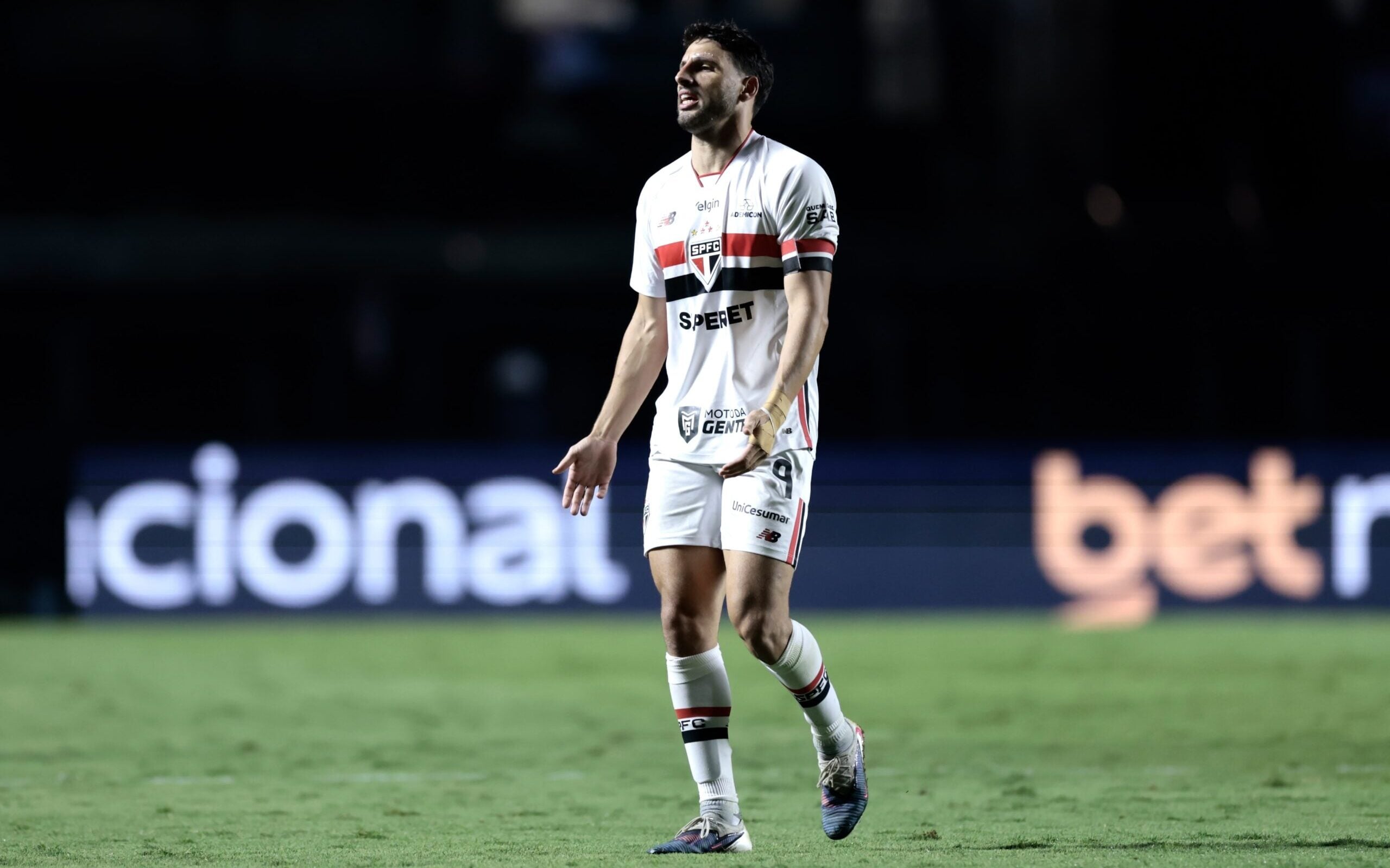 2560x1600 Calleri perde pênalti em São Paulo x Juventude e cobrança viraliza: 'Não dá'