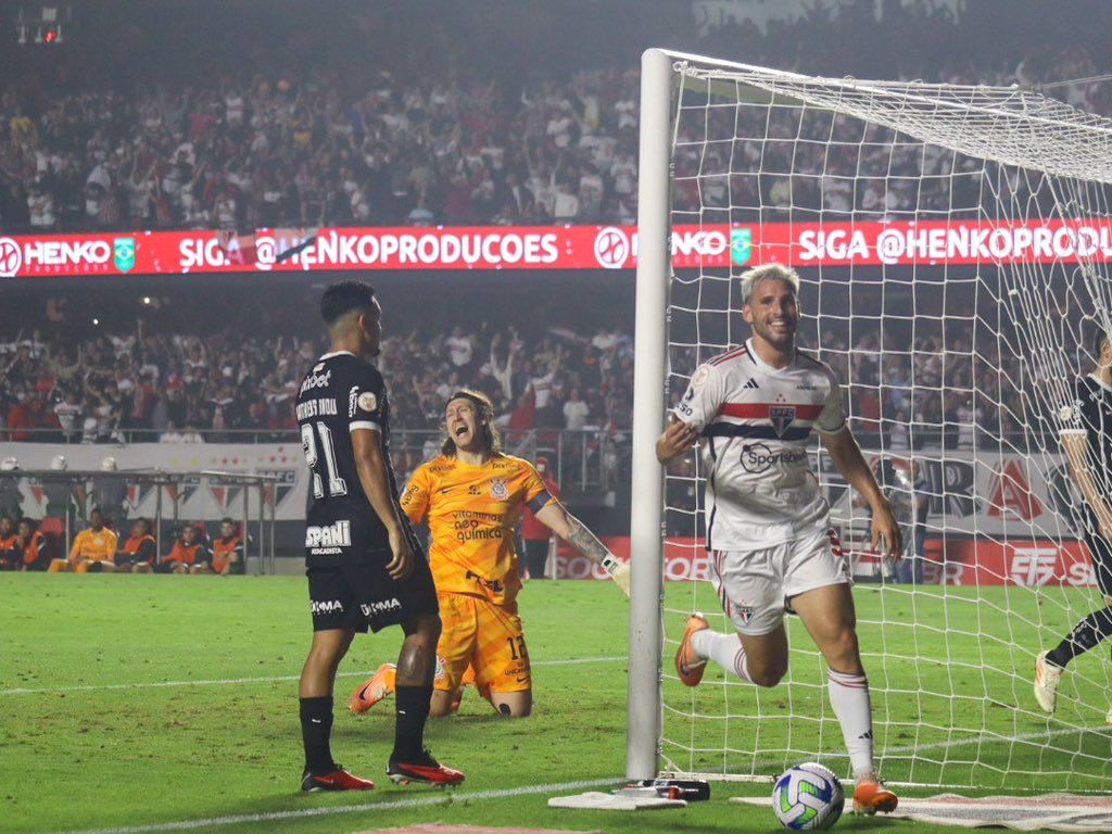 1024x768 Tabu ampliado: Calleri marca duas vezes, e São Paulo faz a festa em cima do Corinthians