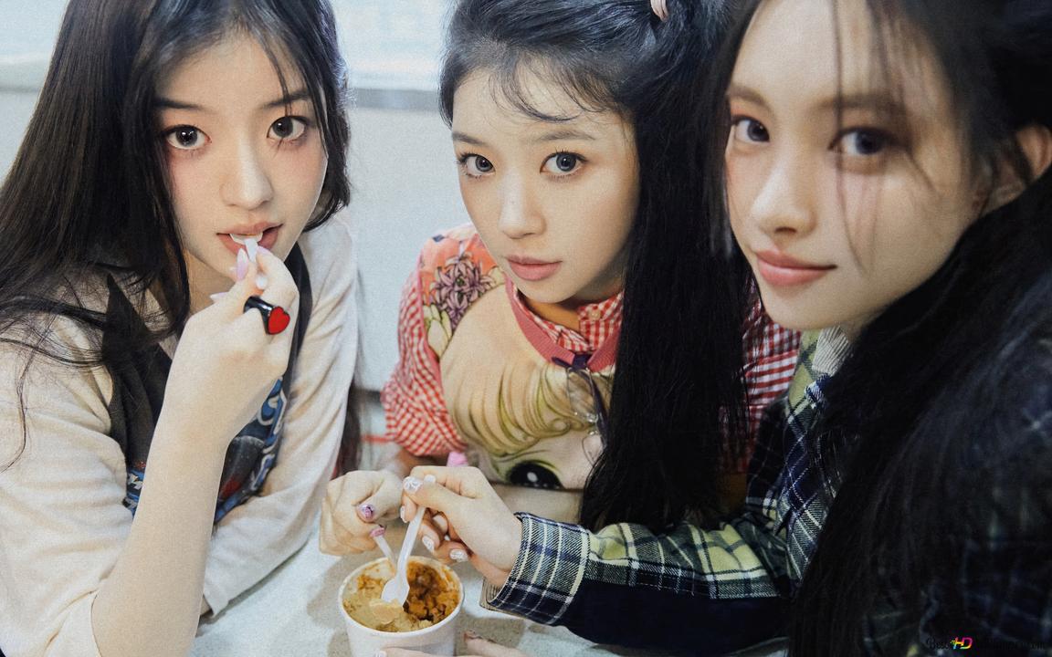 1152x720 ILLIT's Yunah with Moka & Minju 4K wallpaper download