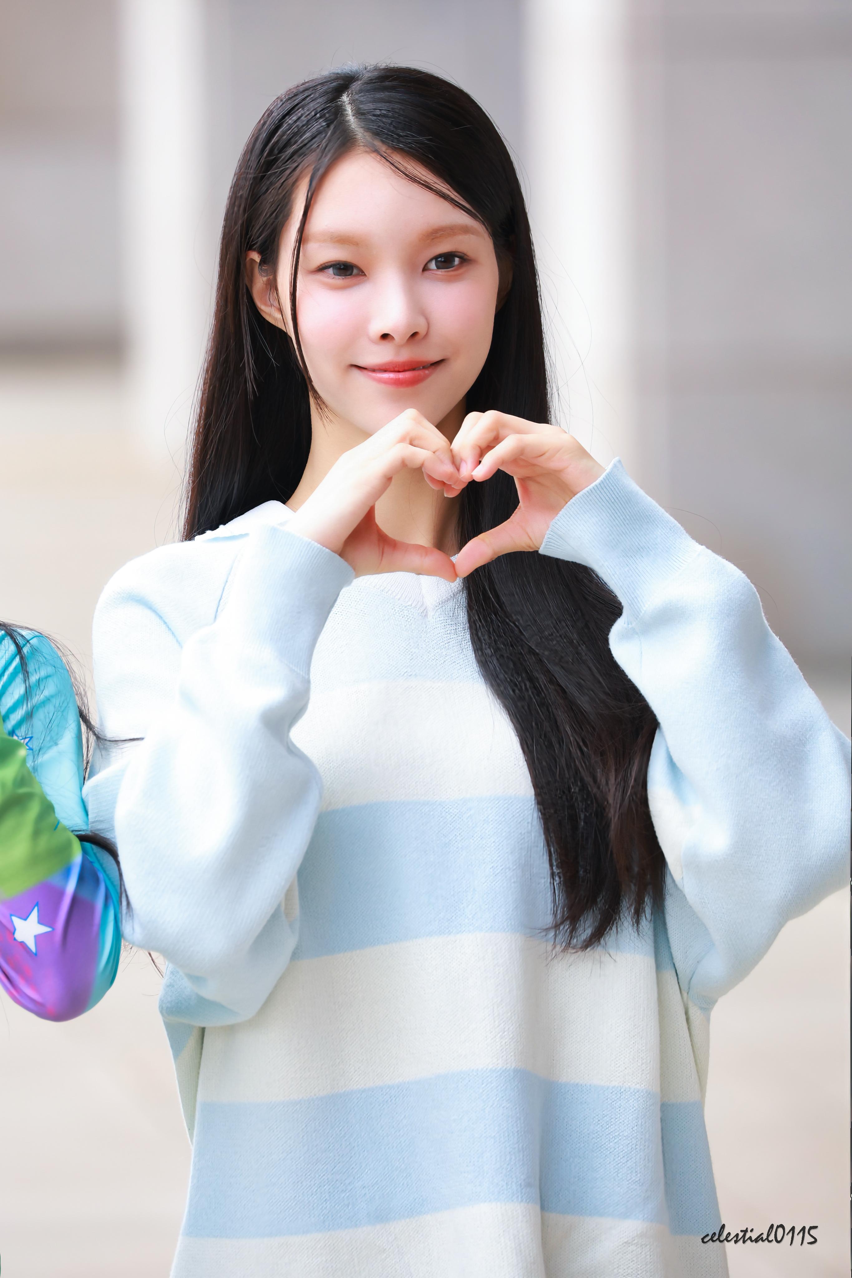 2731x4096 Yunah