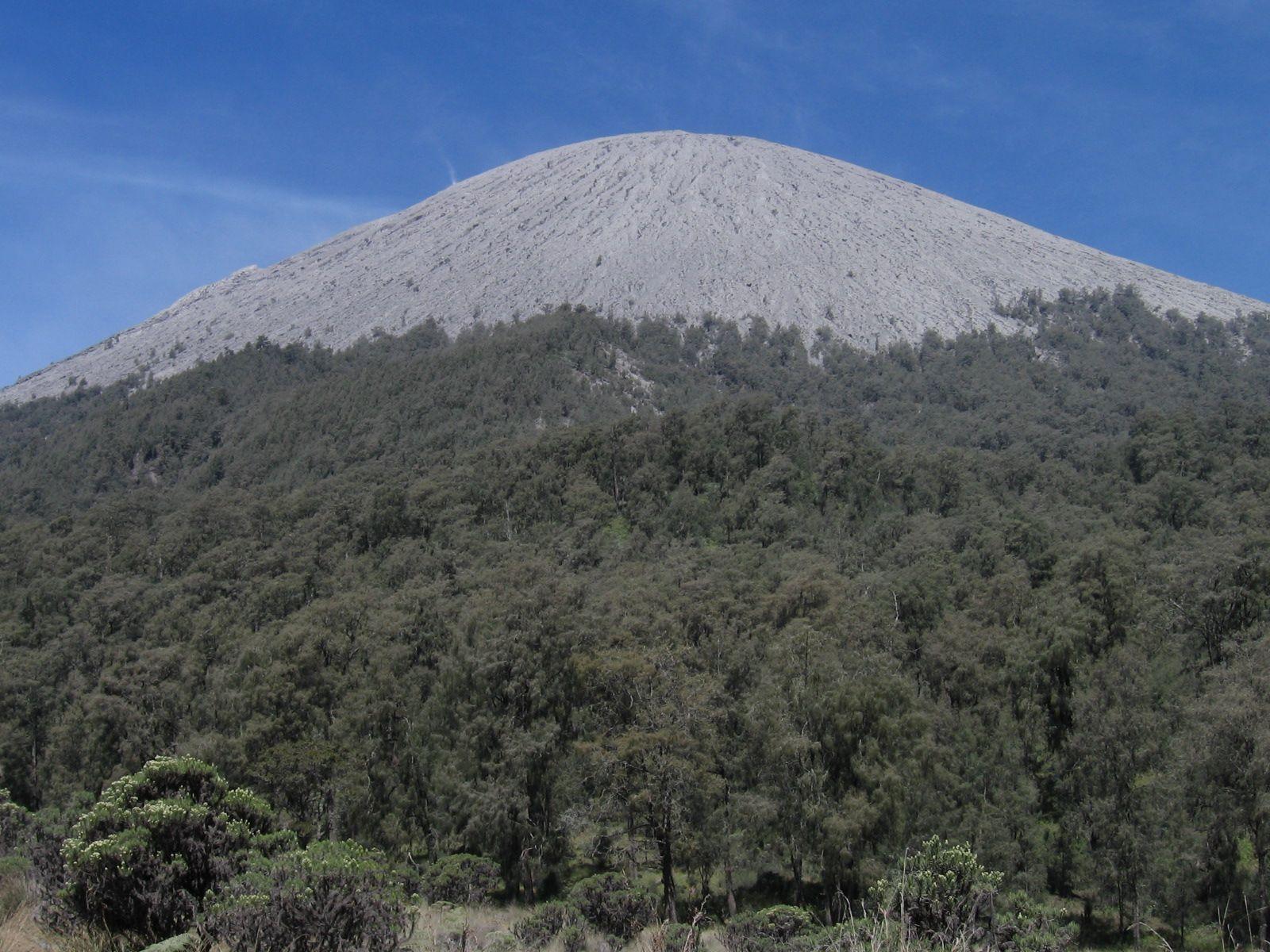 1600x1200 Catatan Si Gendon: Climbing Mount Semeru (Mahameru)
