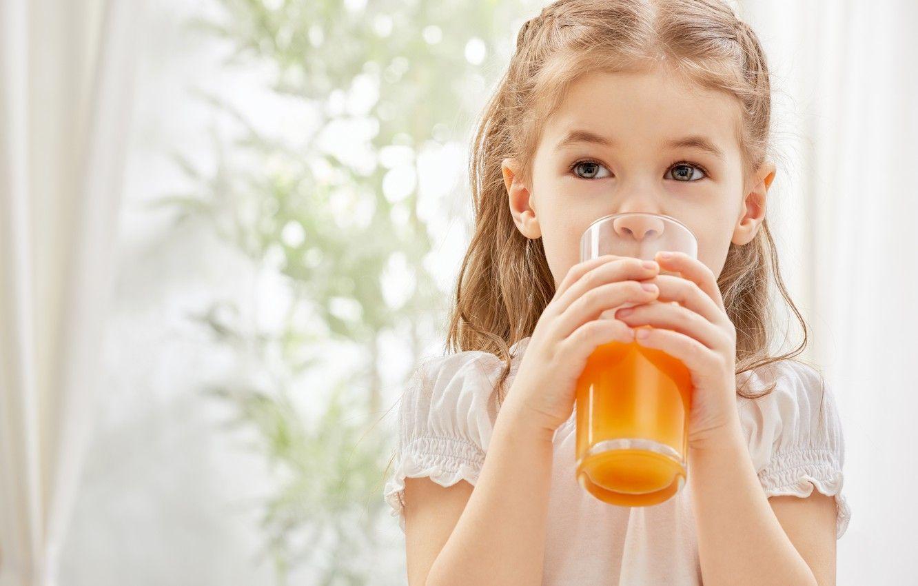 1332x850 Wallpaper Glass, Hands, Girl, Juice image for desktop, section настроения