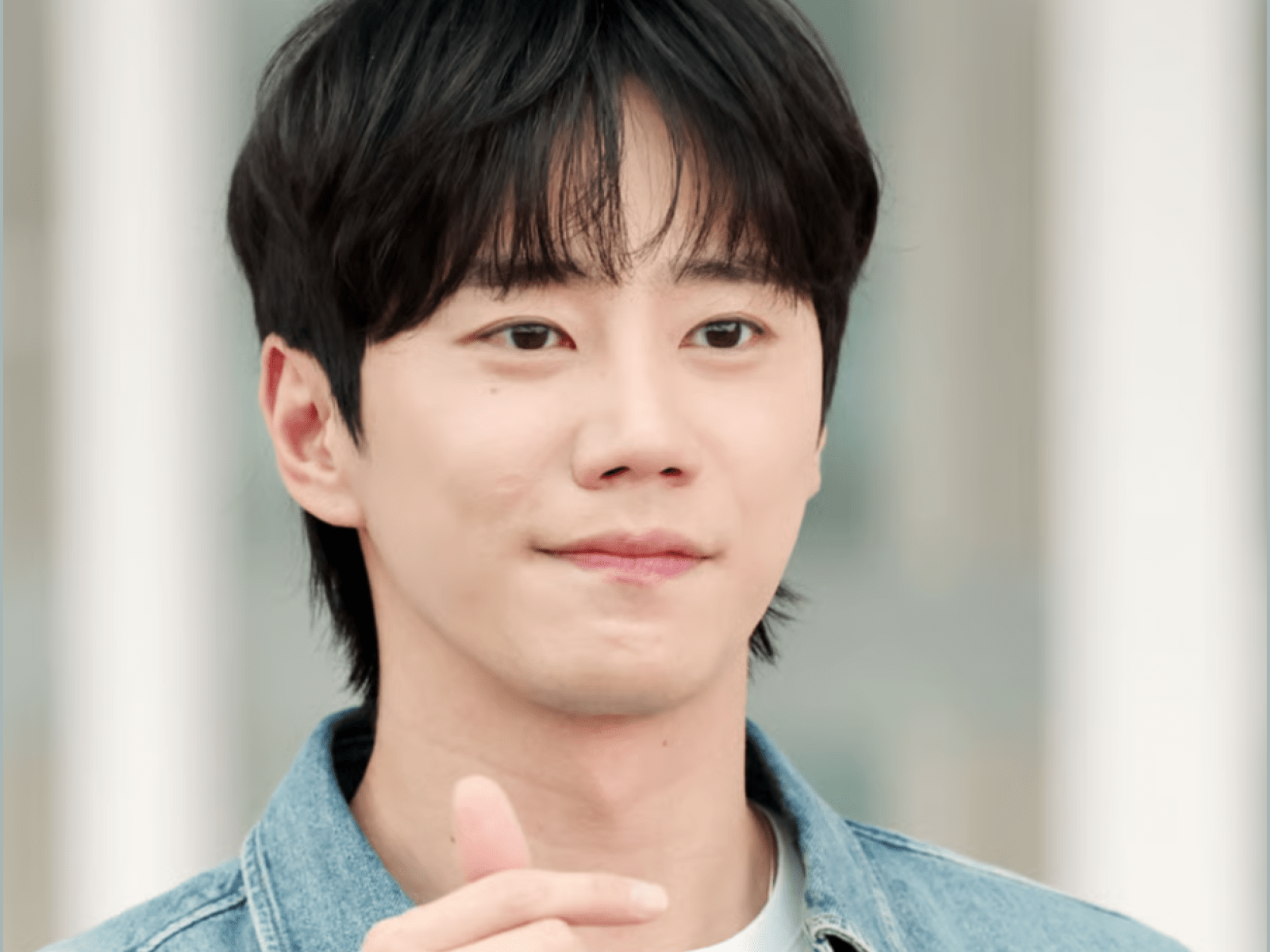 1600x1200 Lee Jun Young Reports for Military Duty, Leaves Fans With Final Message