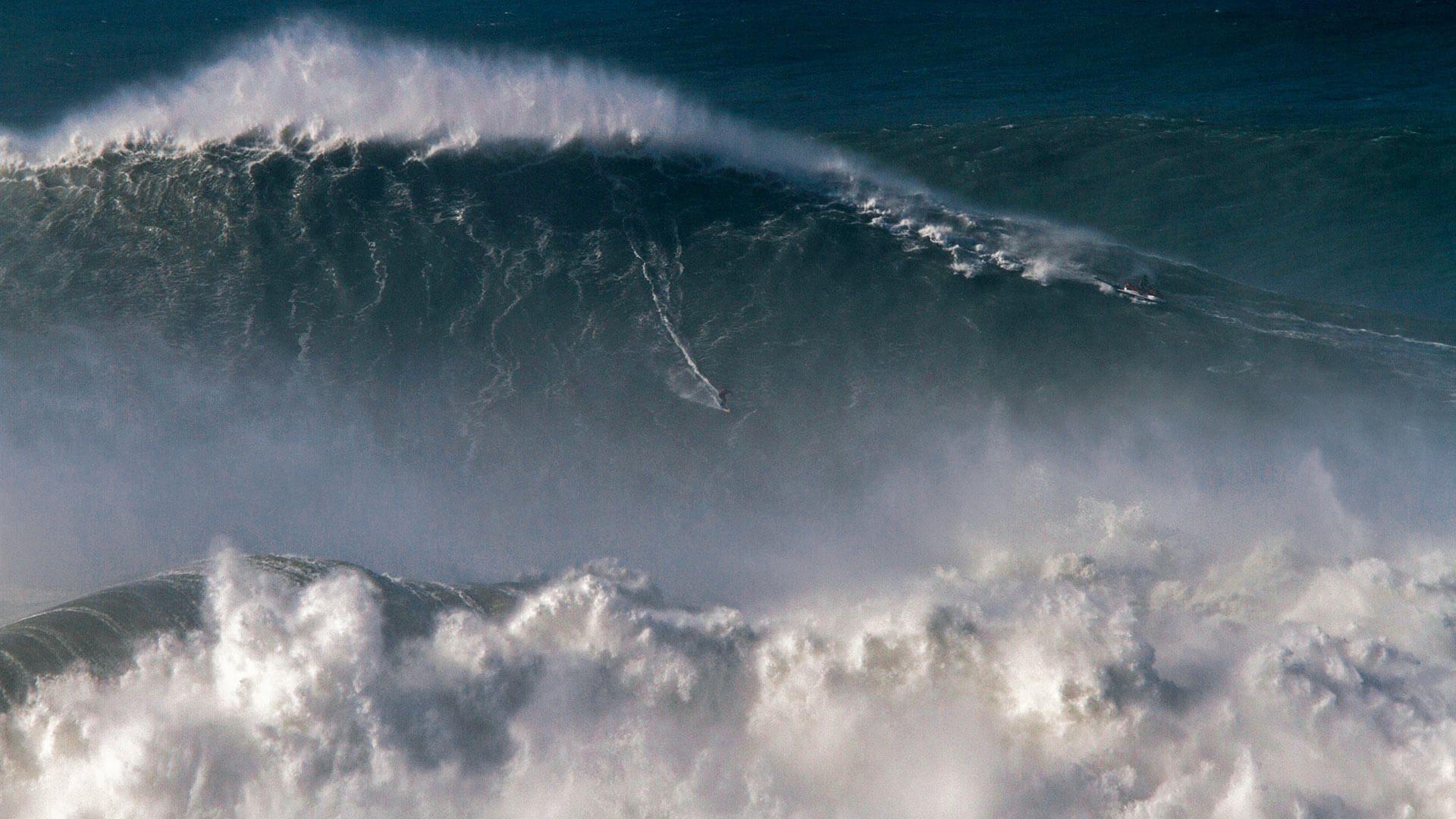 1920x1080 Big wave hunters watch Nazaré