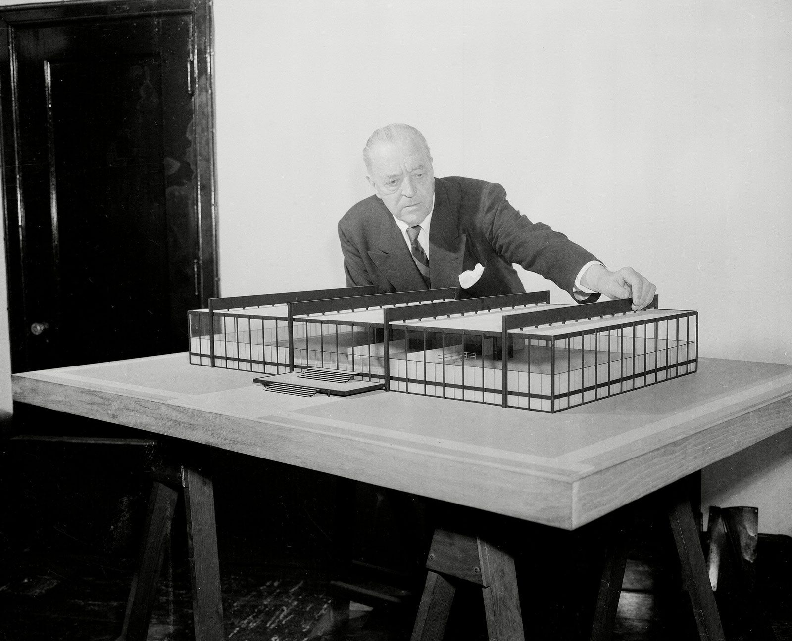 1600x1296 Ludwig Mies Van Der Rohe. German American Architect & Designer