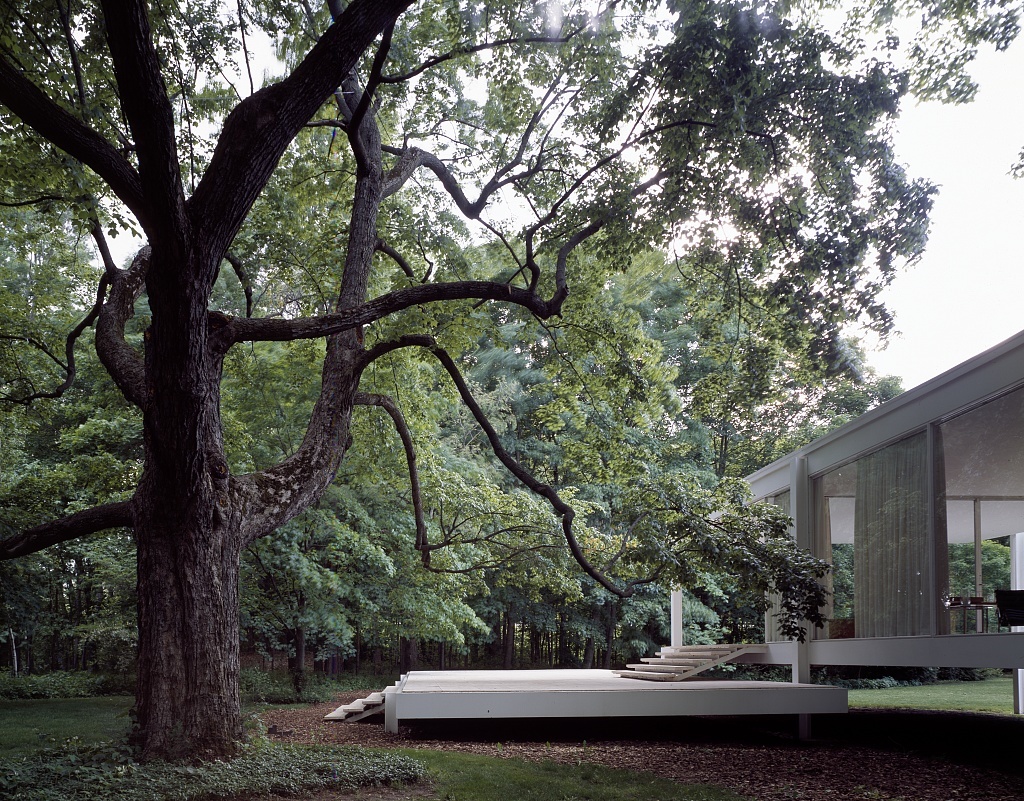 1024x801 The 1951 Mies Van Der Rohe Designed Farnsworth House, An