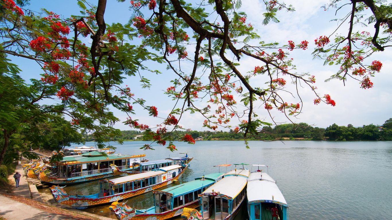 1366x768 Hue Travel Guide