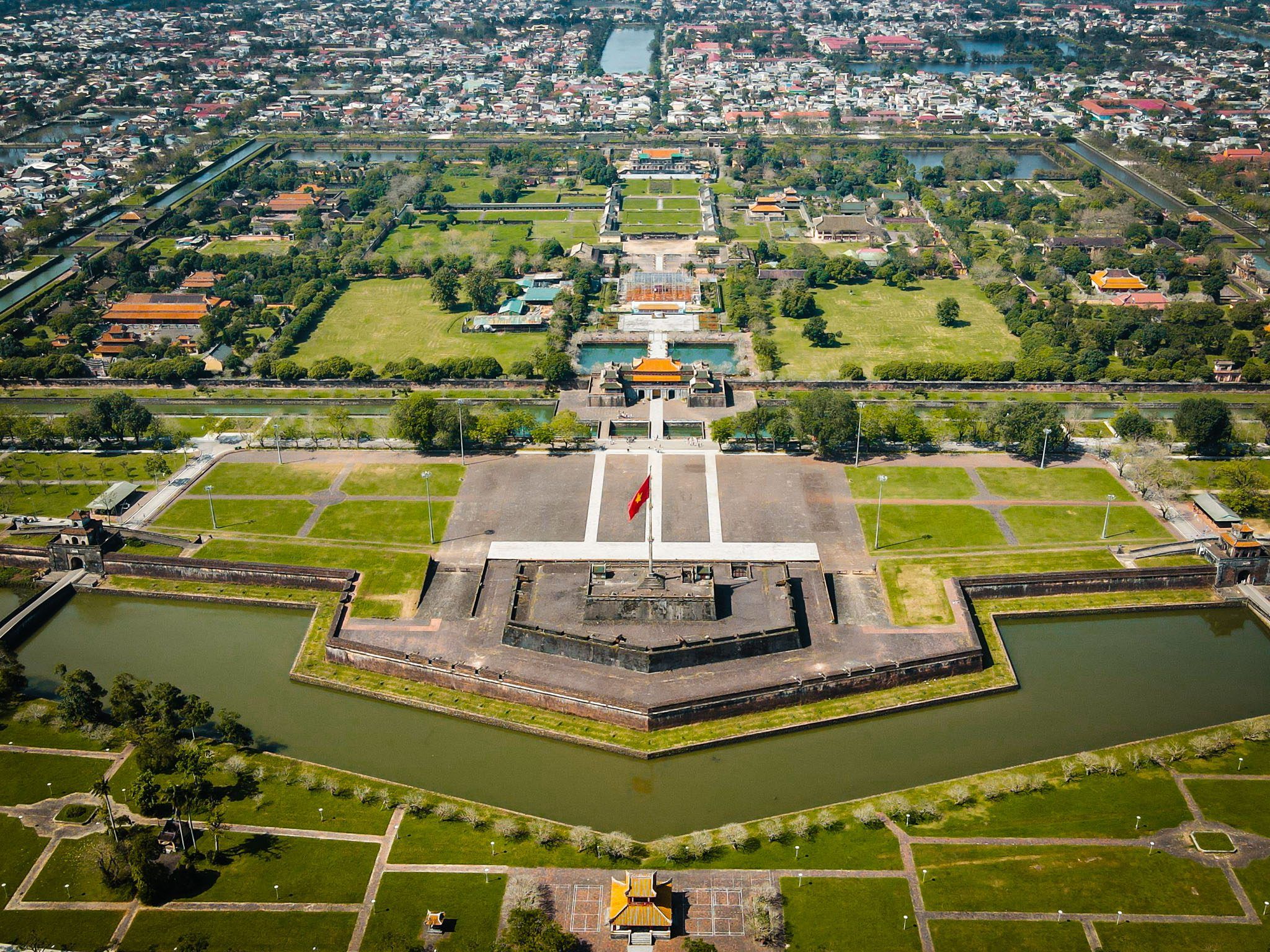 2048x1536 Hours In Hue: Imperial City, Royal Tombs & 2 Day Itinerary