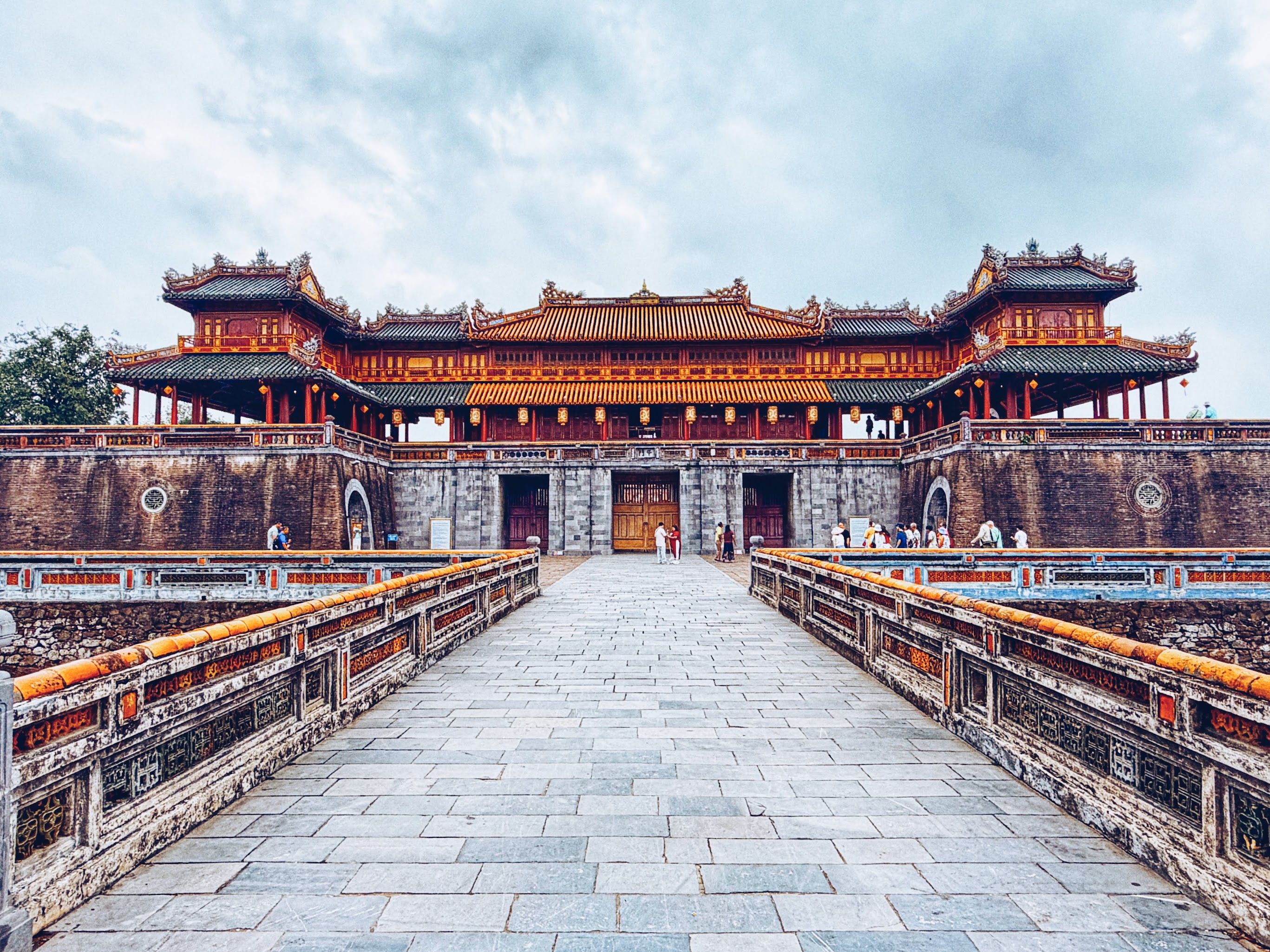 2734x2050 Hue: Imperial Ruins and Everyday Life