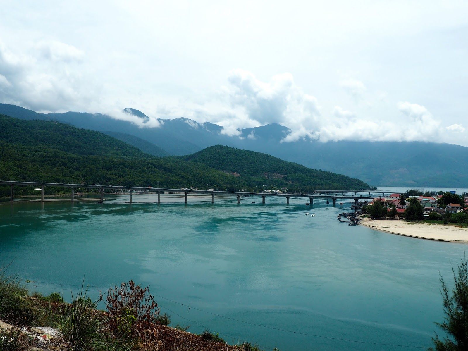 1600x1200 Hue. Vietnam Discovery. Just Muddling Through Life