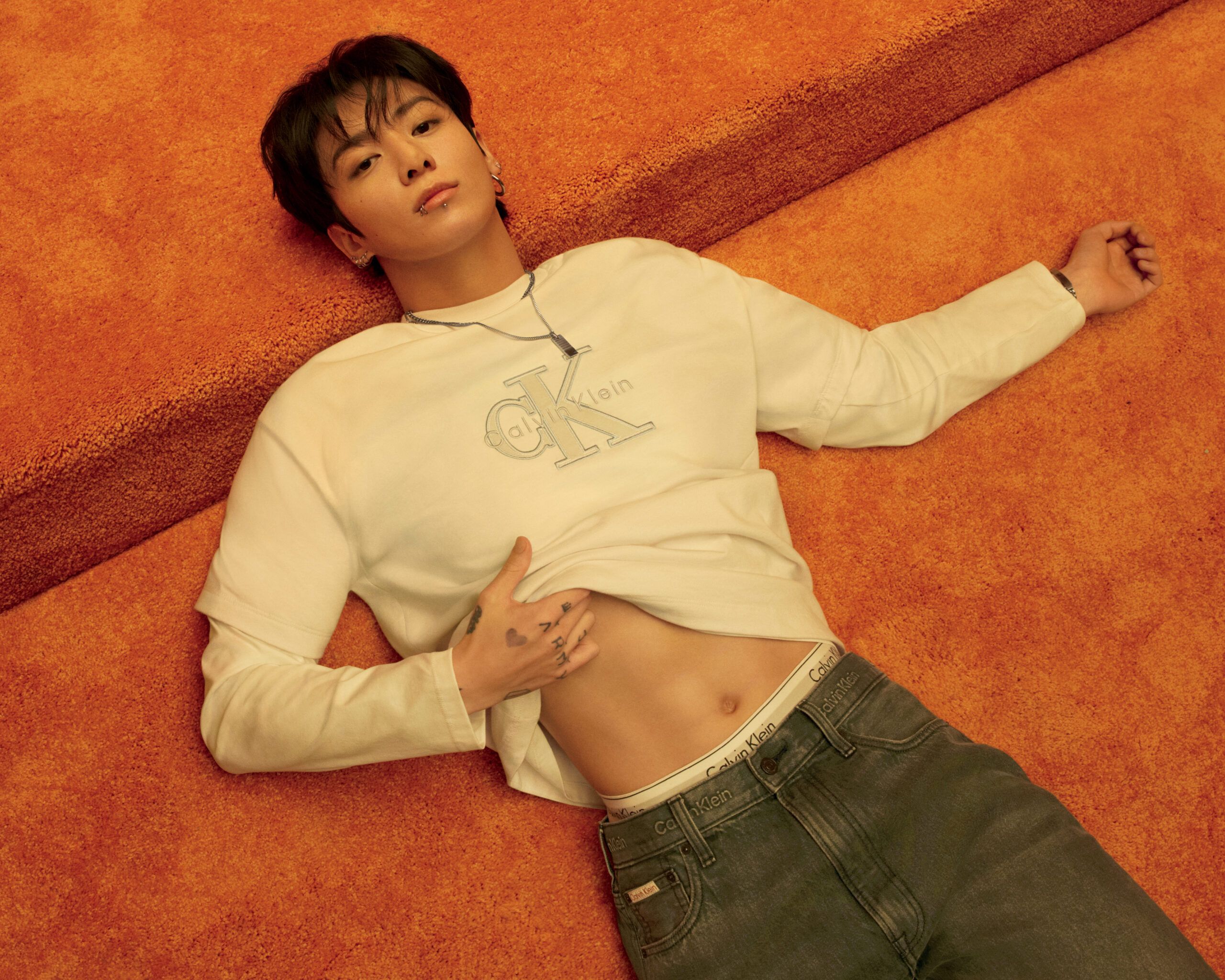 2560x2048 Jung Kook Gets Footloose in His (Denim) Calvins