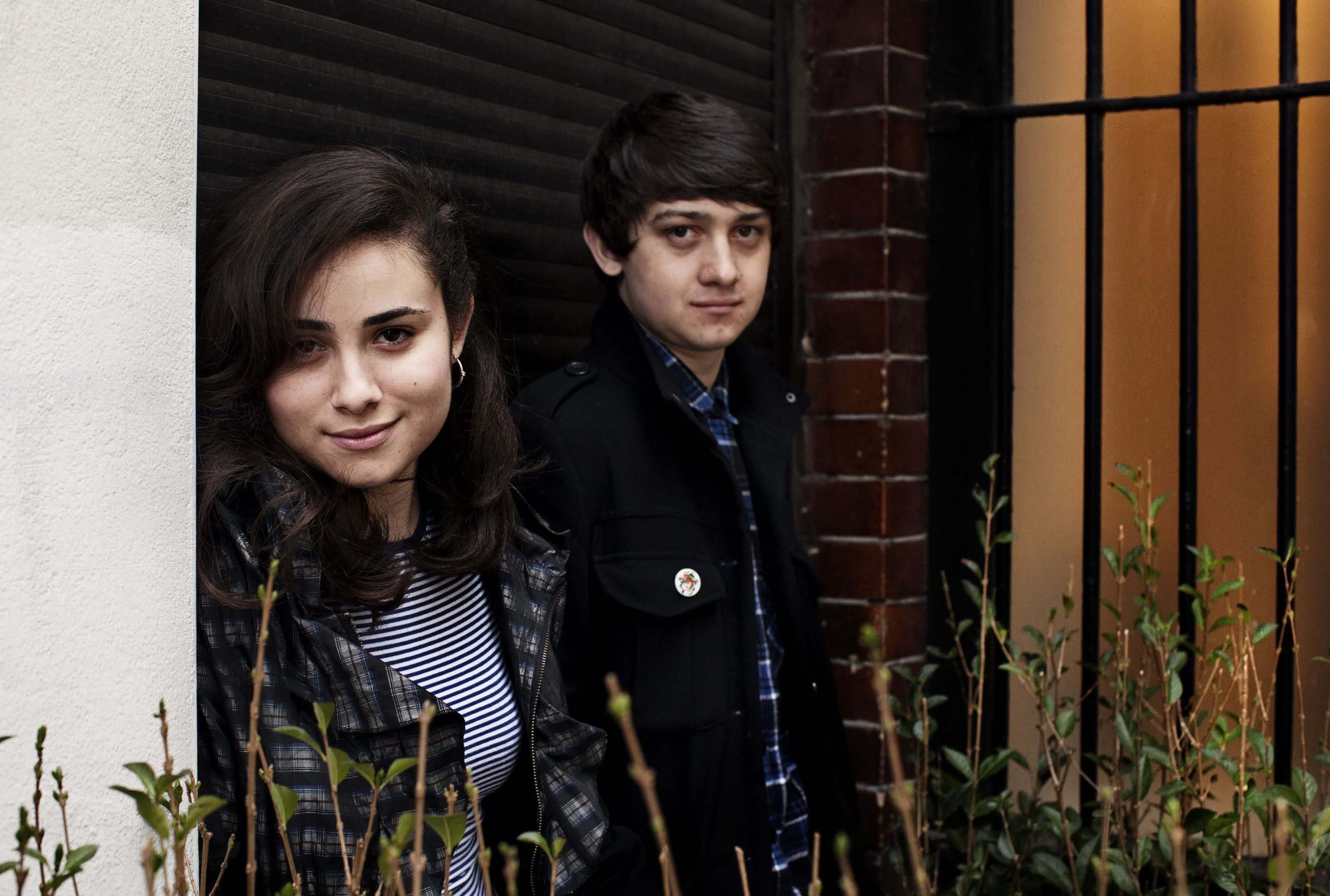 2992x2016 Jordana Bevan, Yasmin Paige, Oliver Tate, Craig Roberts, Submarine (movie) Wallpaper HD / Desktop and Mobile Background