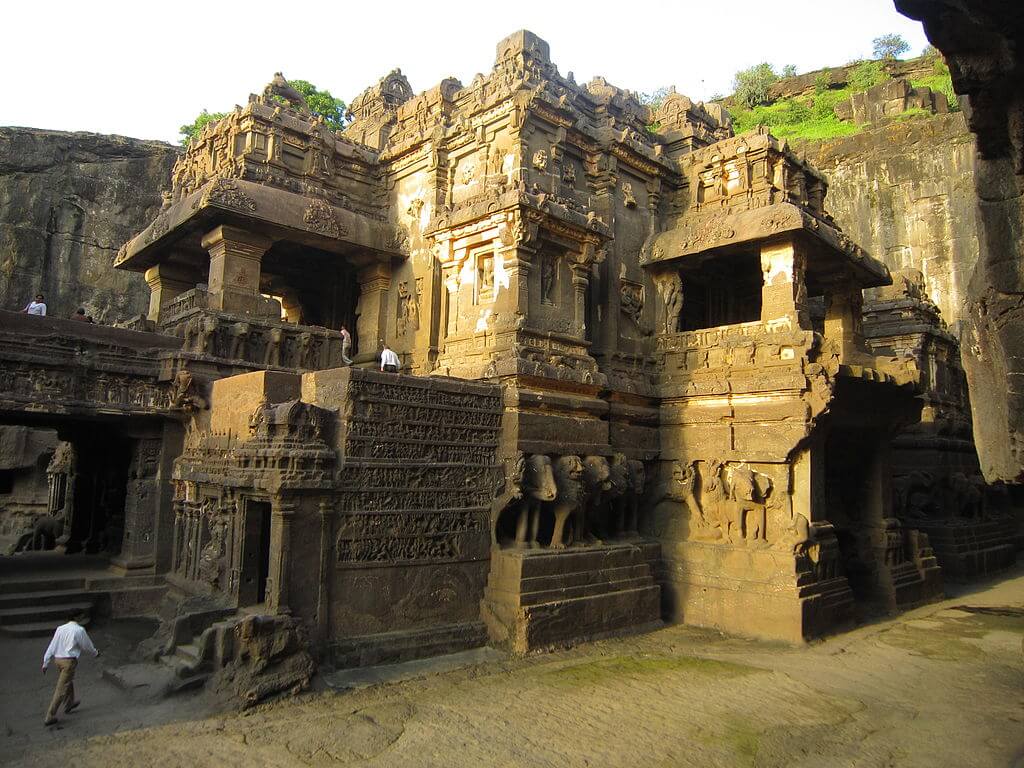 1024x768 The Amazing Rock cut Kailasa Temple of India