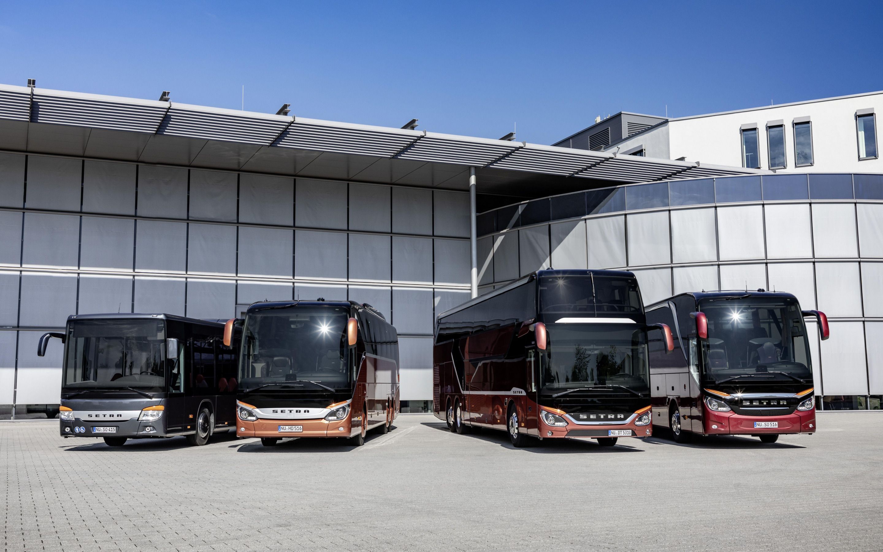 2880x1800 Bus Station Wallpaper