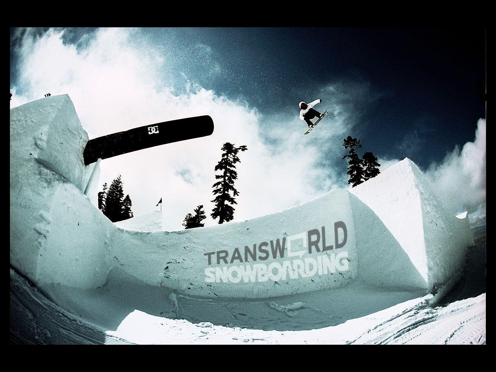 1600x1200 Snowboarding Wallpaper