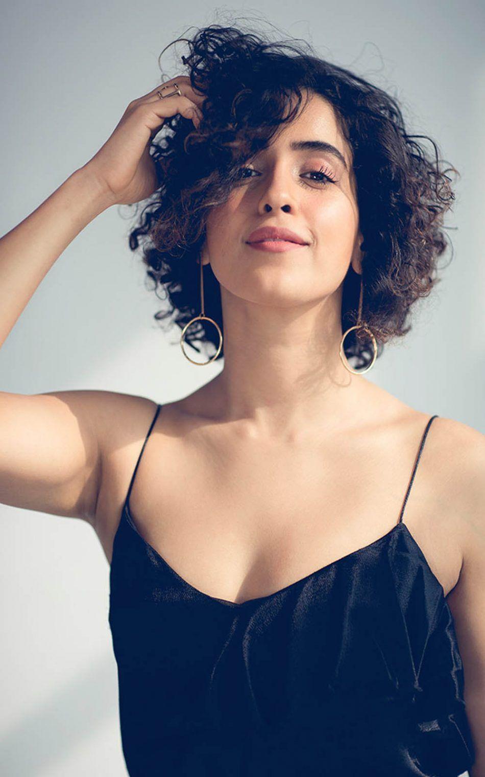 950x1520 Hình nền di động nữ diễn viên Ấn Độ 4K Ultra HD Sanya Malhotra