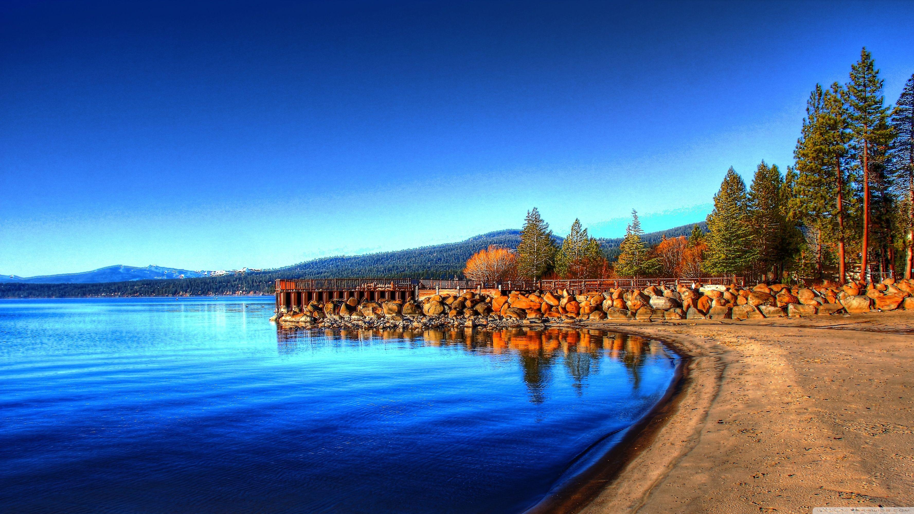 Hãy khám phá cảnh đẹp thiên nhiên tuyệt vời của hồ Tahoe thông qua bức ảnh 4K này. Với bầu trời xanh trong veo, nước hồ trong xanh và núi non bao quanh, hình nền này sẽ khiến bạn cảm thấy sảng khoái và thư giãn không thể tả. Hãy tải xuống ngay để có trải nghiệm tuyệt vời này!