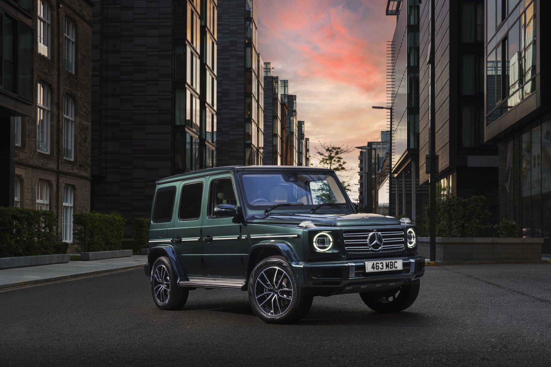 1920x1281 Mercedes Benz G Class SUV. Stunning 8K Ultra HD Urban Wallpaperx5304