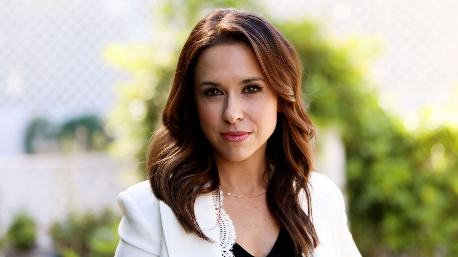 1600x900 Mean Girls' alum Lacey Chabert mourns death of sister