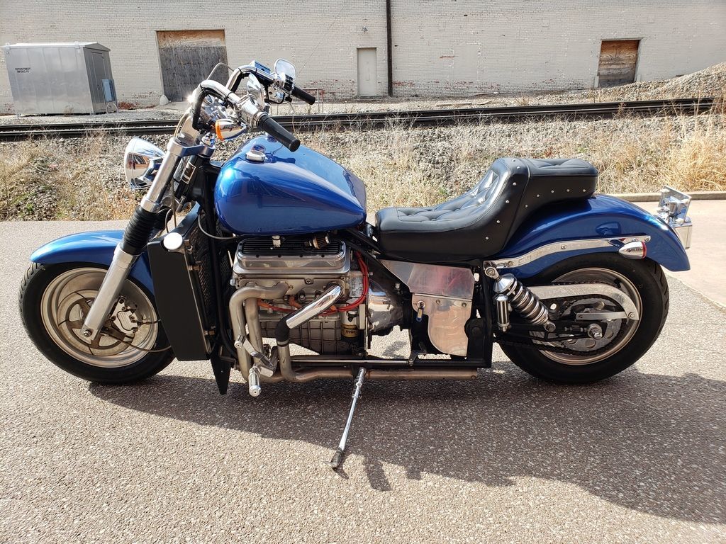 1024x768 Boss Hoss with V6 engine Town Rocks