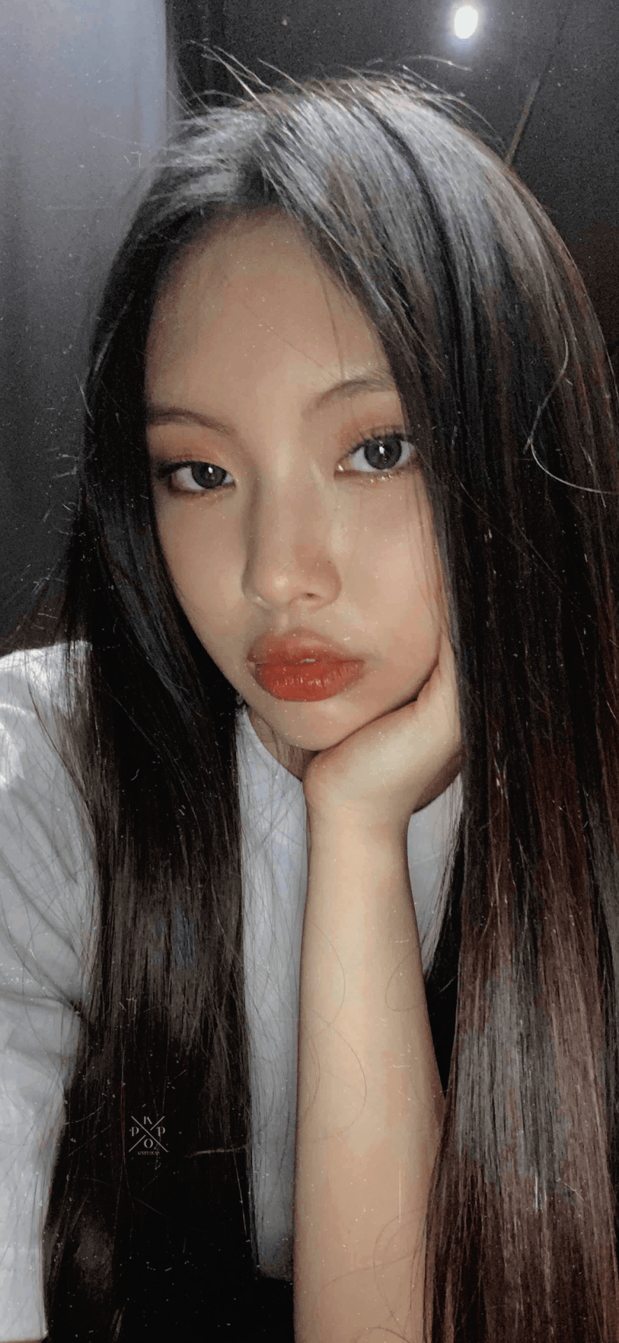 886x1920 Hyein Wallpaper