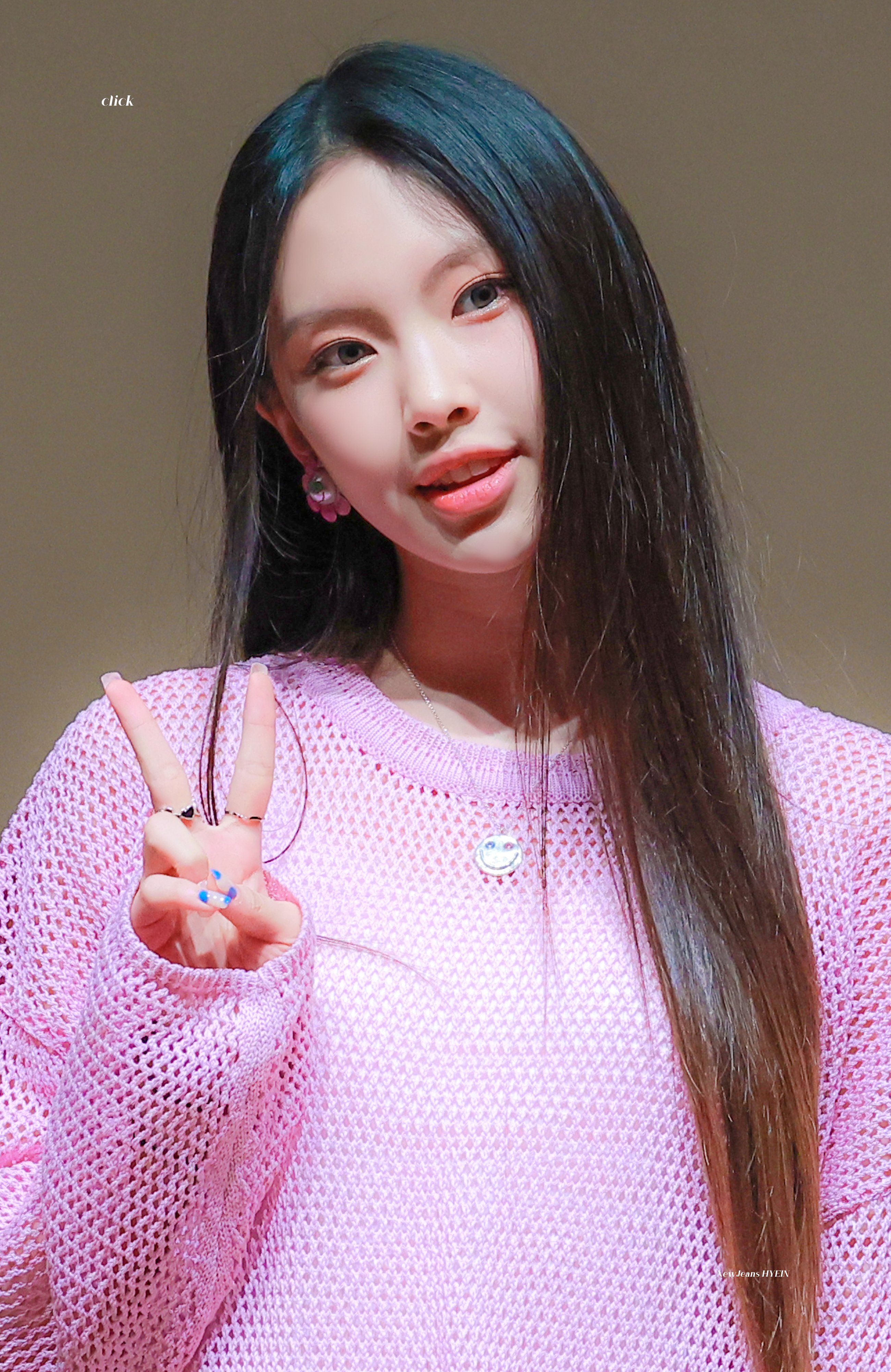 2600x4000 Hyein Wallpaper