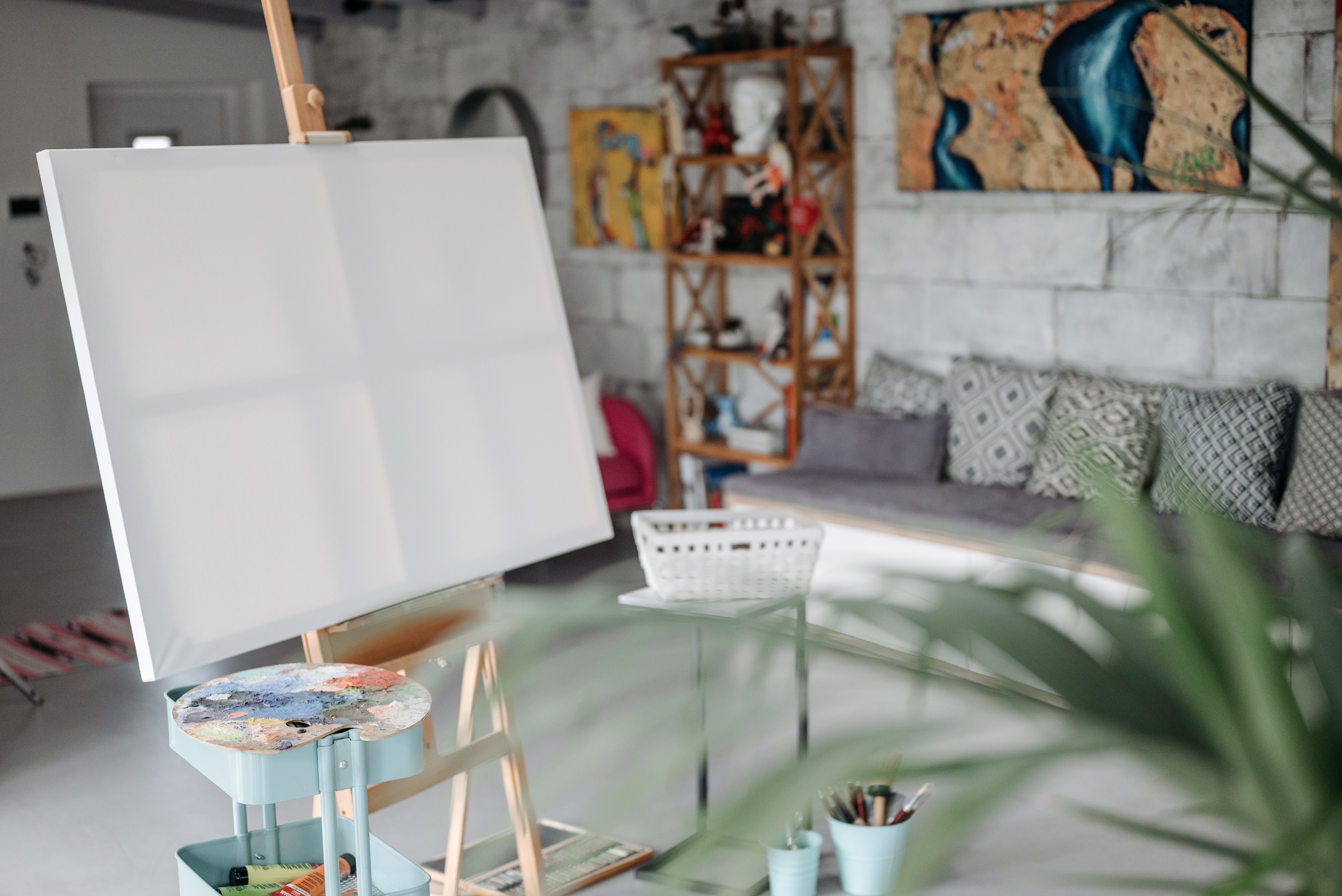 6016x4016 Canvas on Easel in Artist Place · Free