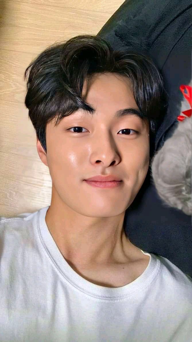 669x1190 chan young yoon